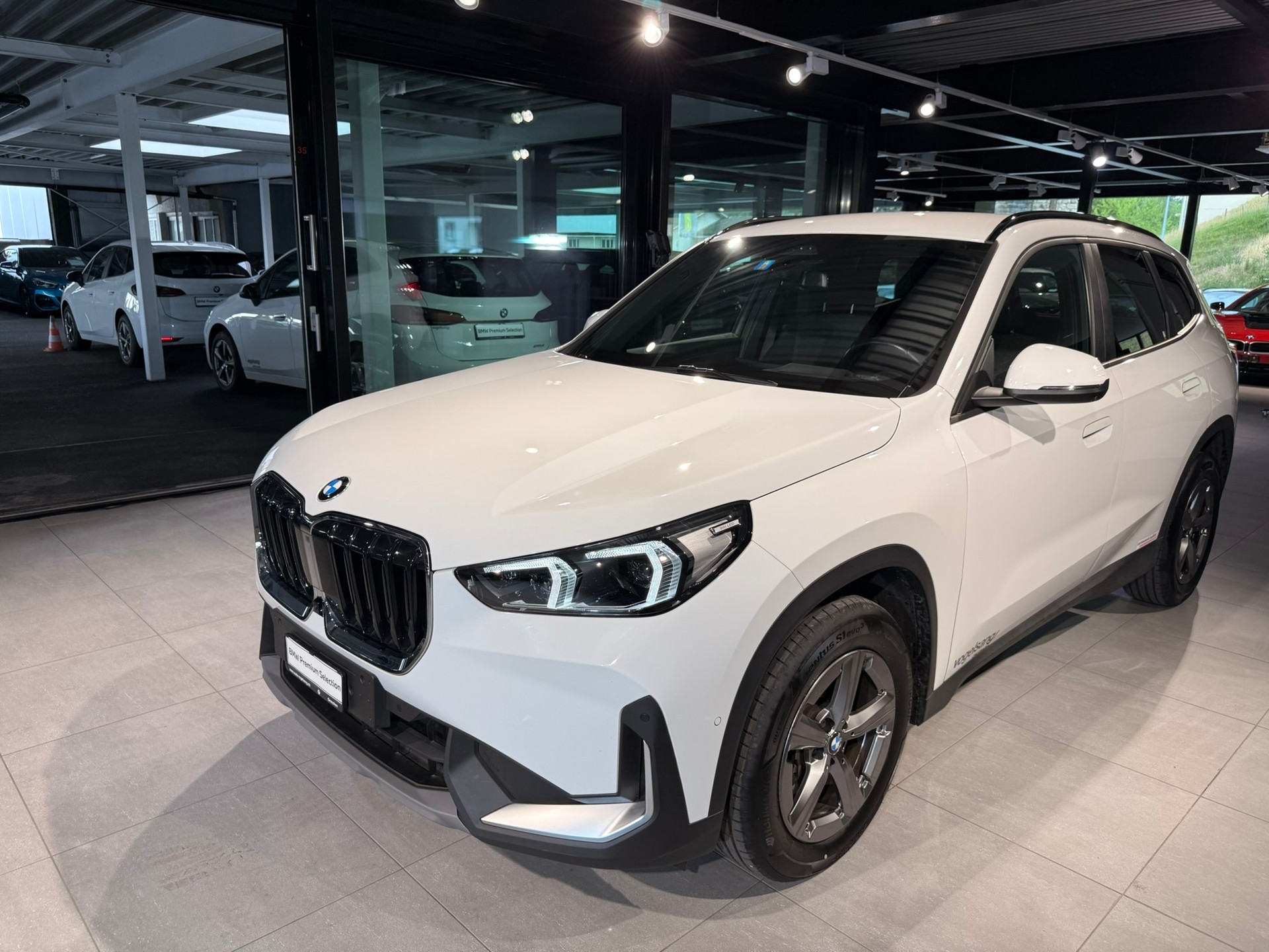 BMW X1 sDrive 18i-showroom-element-2