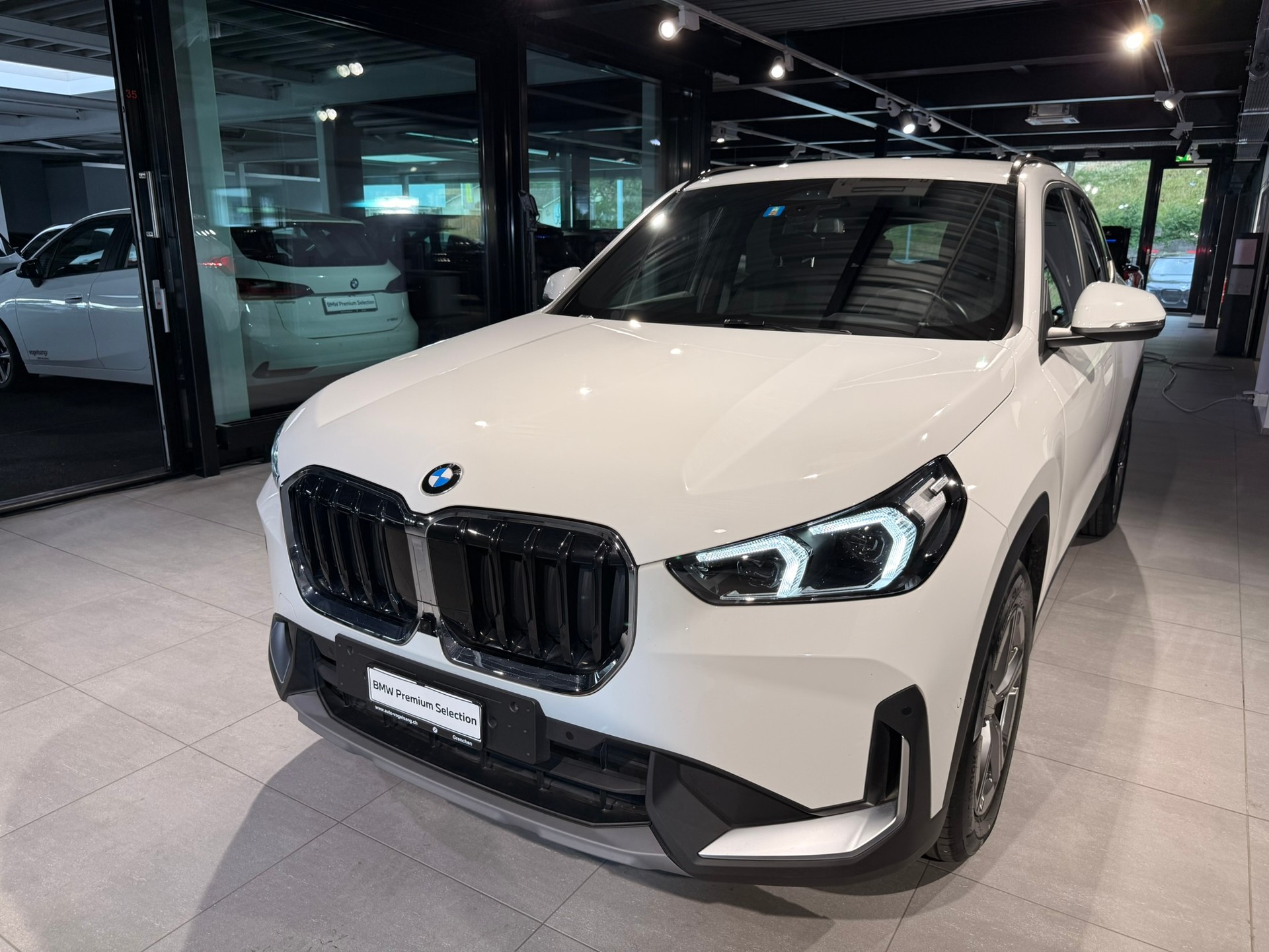 BMW X1 sDrive 18i-showroom-element-3