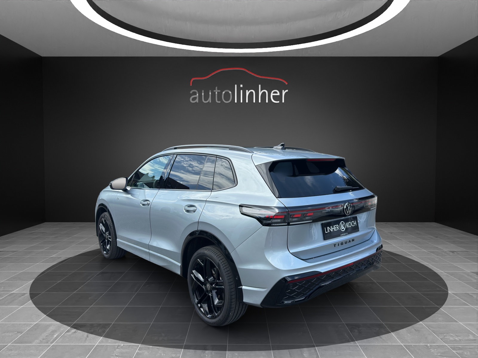 VW Tiguan 2.0 TDI SCR R-Line 4Motion DSG-showroom-element-2