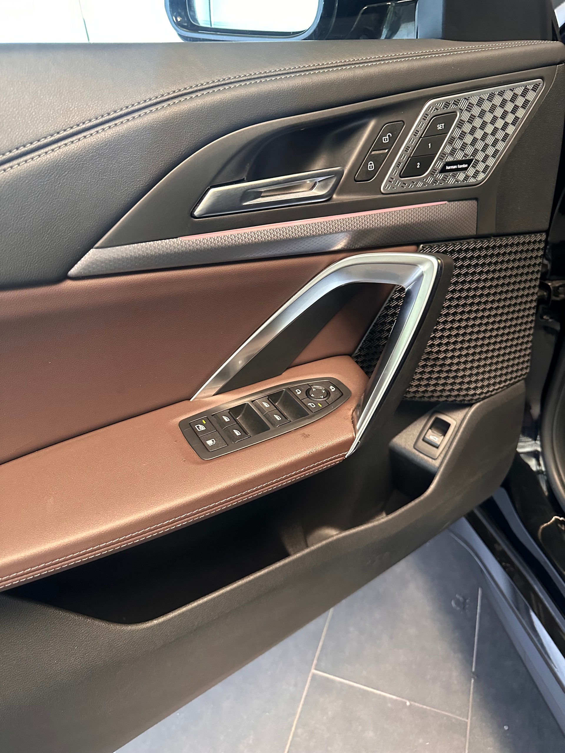 BMW X1 30e xDrive paddles-image-14
