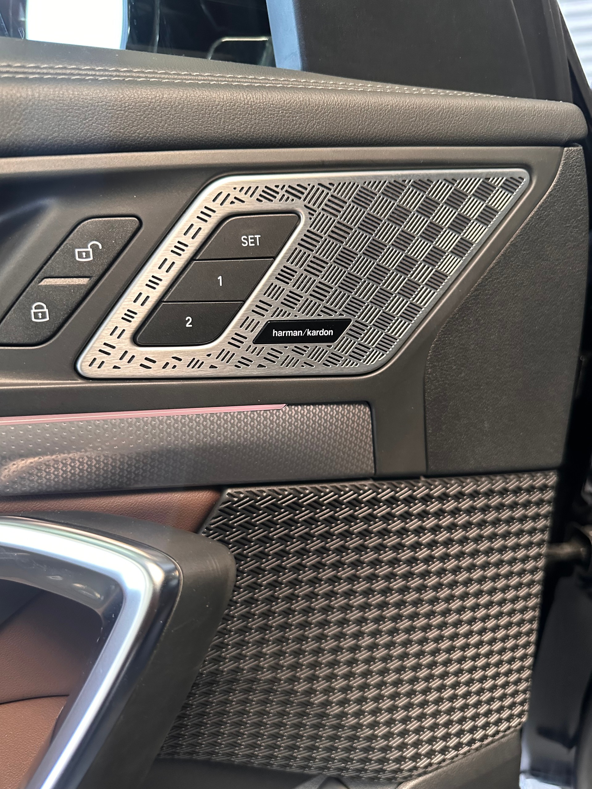 BMW X1 30e xDrive paddles-image-12