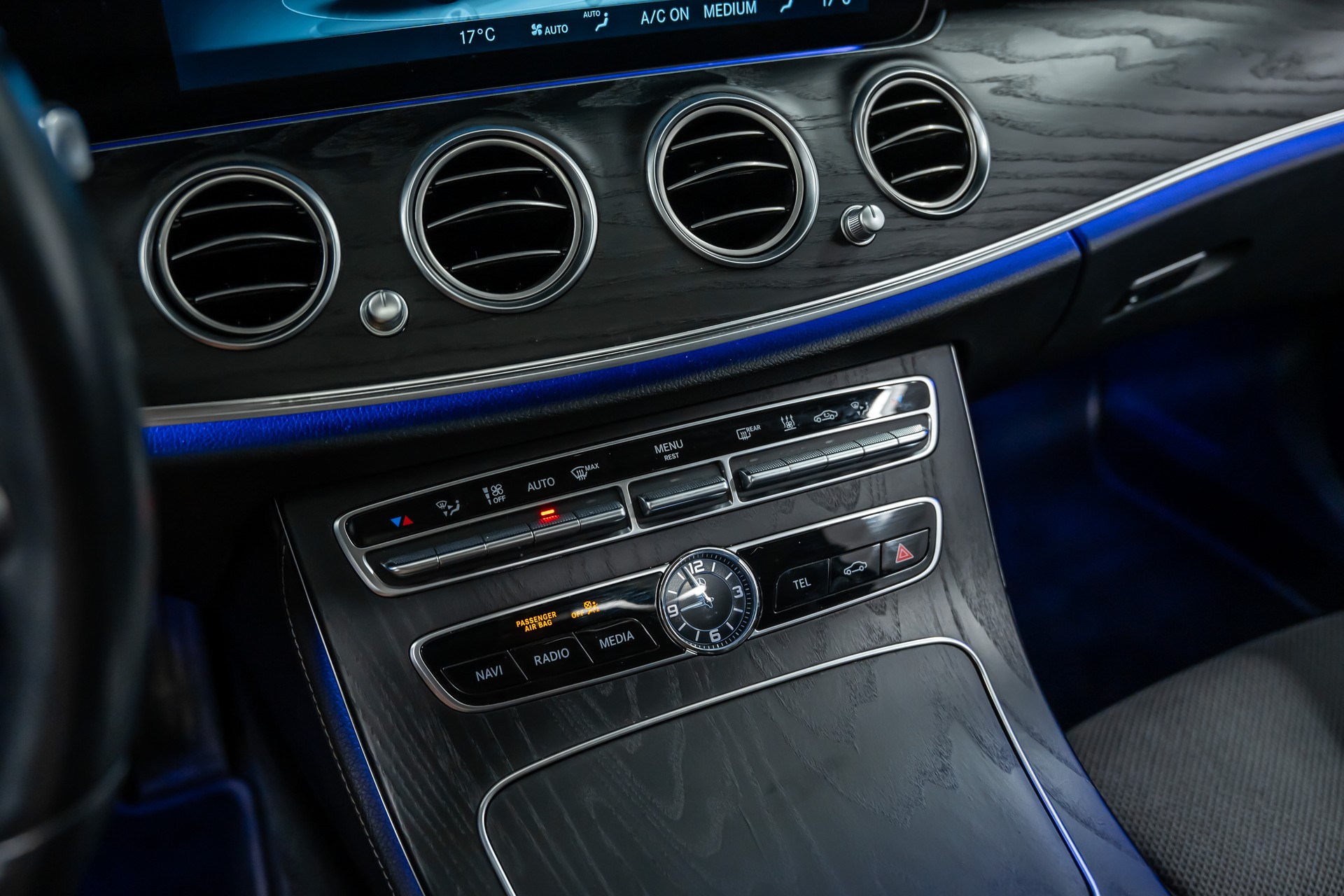 MERCEDES-BENZ E 300 de Avantgarde 9G-Tronic *Facelift*Panorama*Head-Up*Fahrassist*360°*-image-22