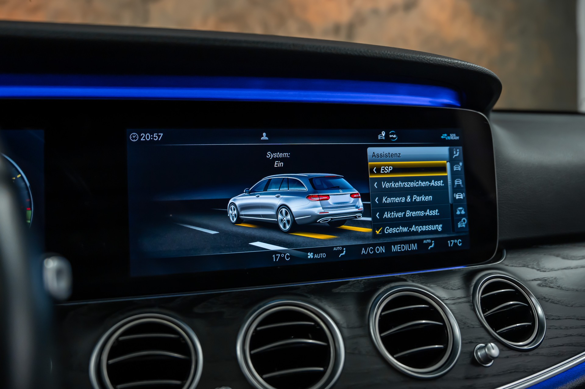 MERCEDES-BENZ E 300 de Avantgarde 9G-Tronic *Facelift*Panorama*Head-Up*Fahrassist*360°*-image-27