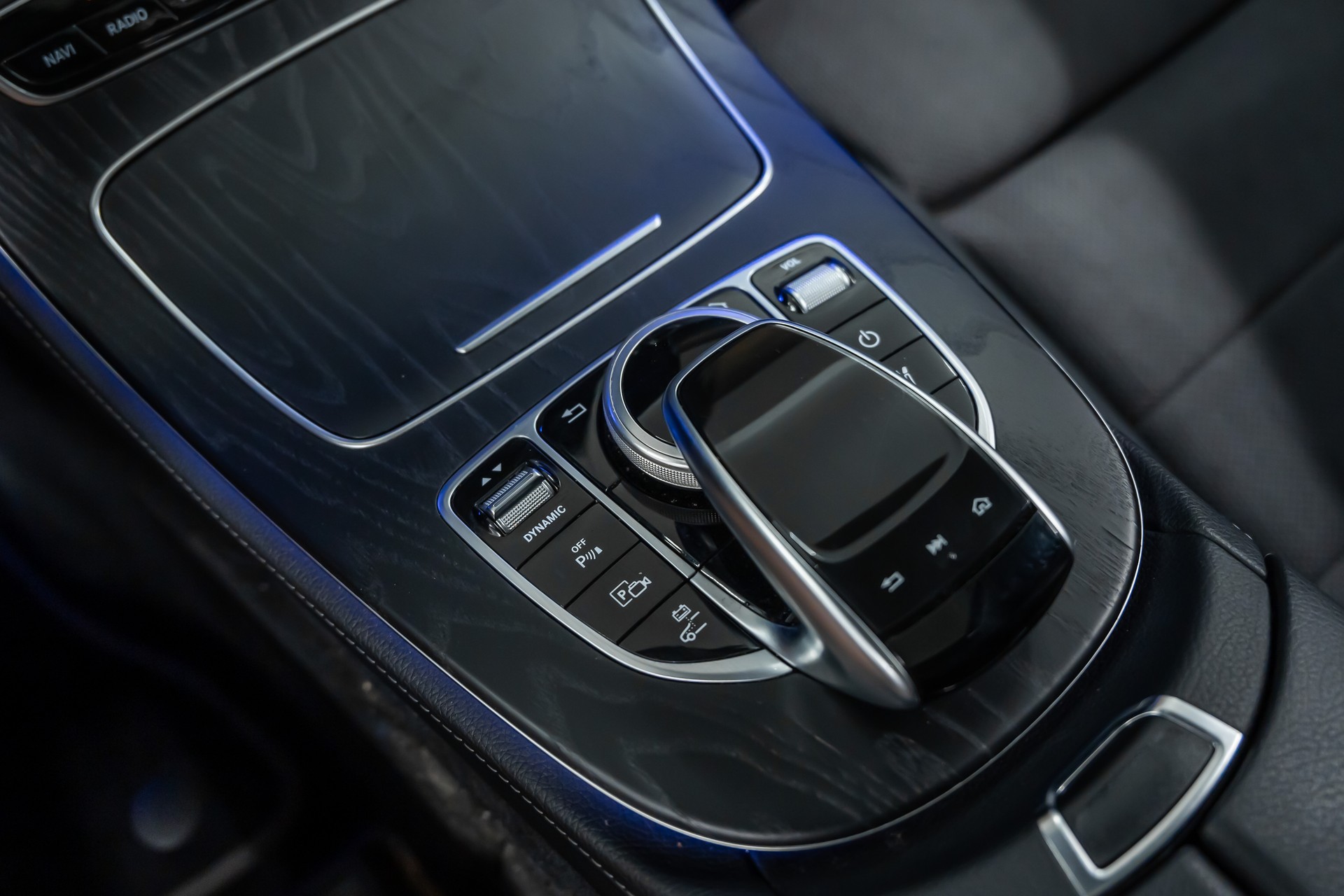 MERCEDES-BENZ E 300 de Avantgarde 9G-Tronic *Facelift*Panorama*Head-Up*Fahrassist*360°*-image-23