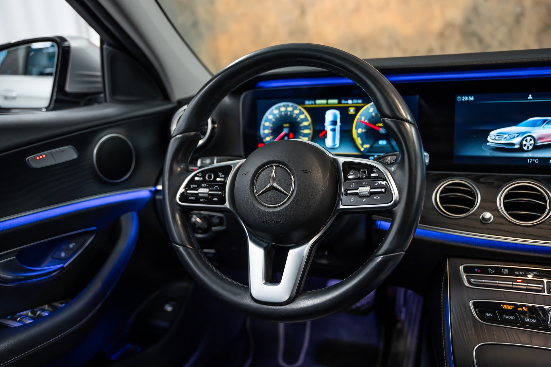 MERCEDES-BENZ E 300 de Avantgarde 9G-Tronic *Facelift*Panorama*Head-Up*Fahrassist*360°*-image-17