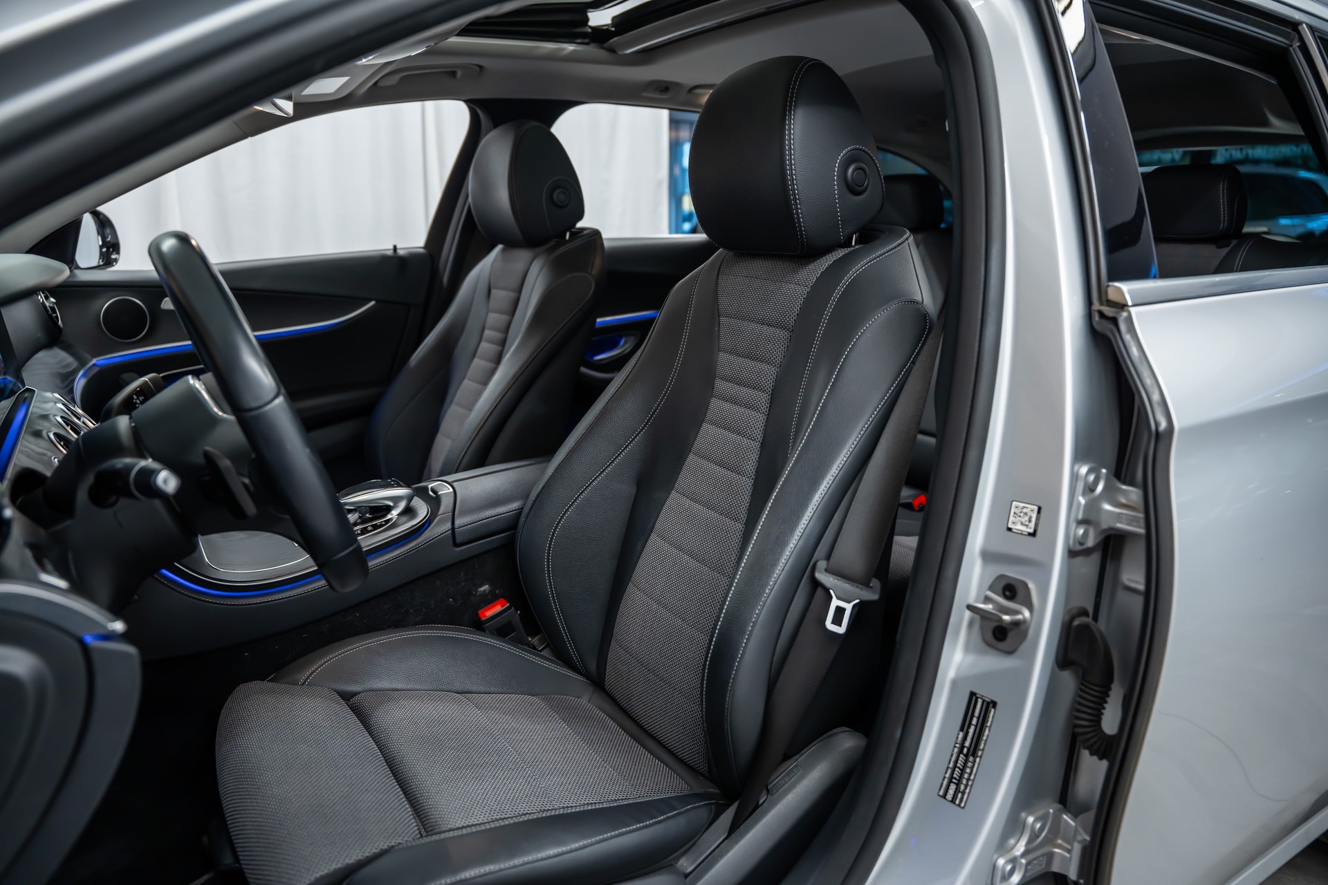 MERCEDES-BENZ E 300 de Avantgarde 9G-Tronic *Facelift*Panorama*Head-Up*Fahrassist*360°*-image-13