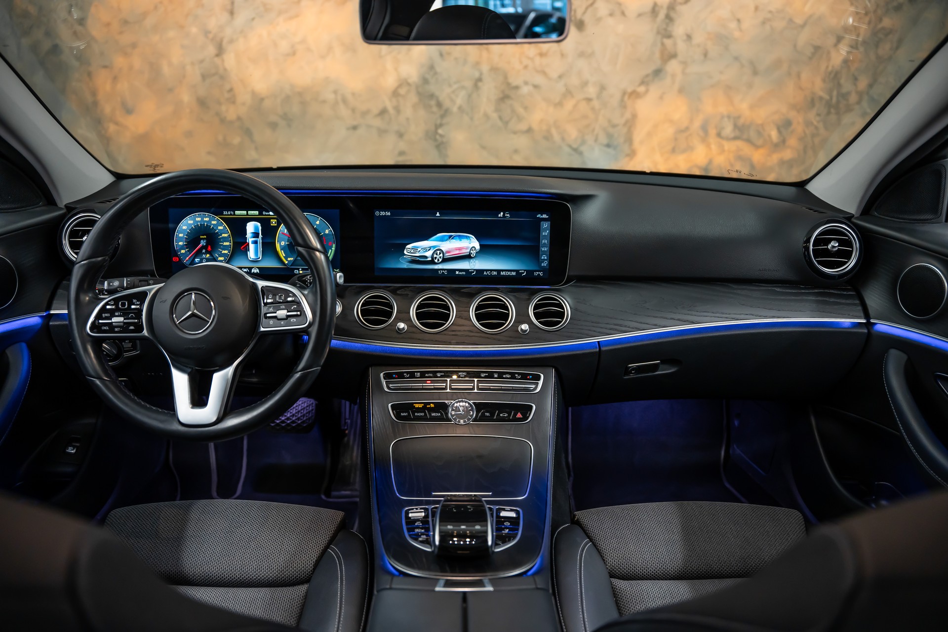 MERCEDES-BENZ E 300 de Avantgarde 9G-Tronic *Facelift*Panorama*Head-Up*Fahrassist*360°*-image-16