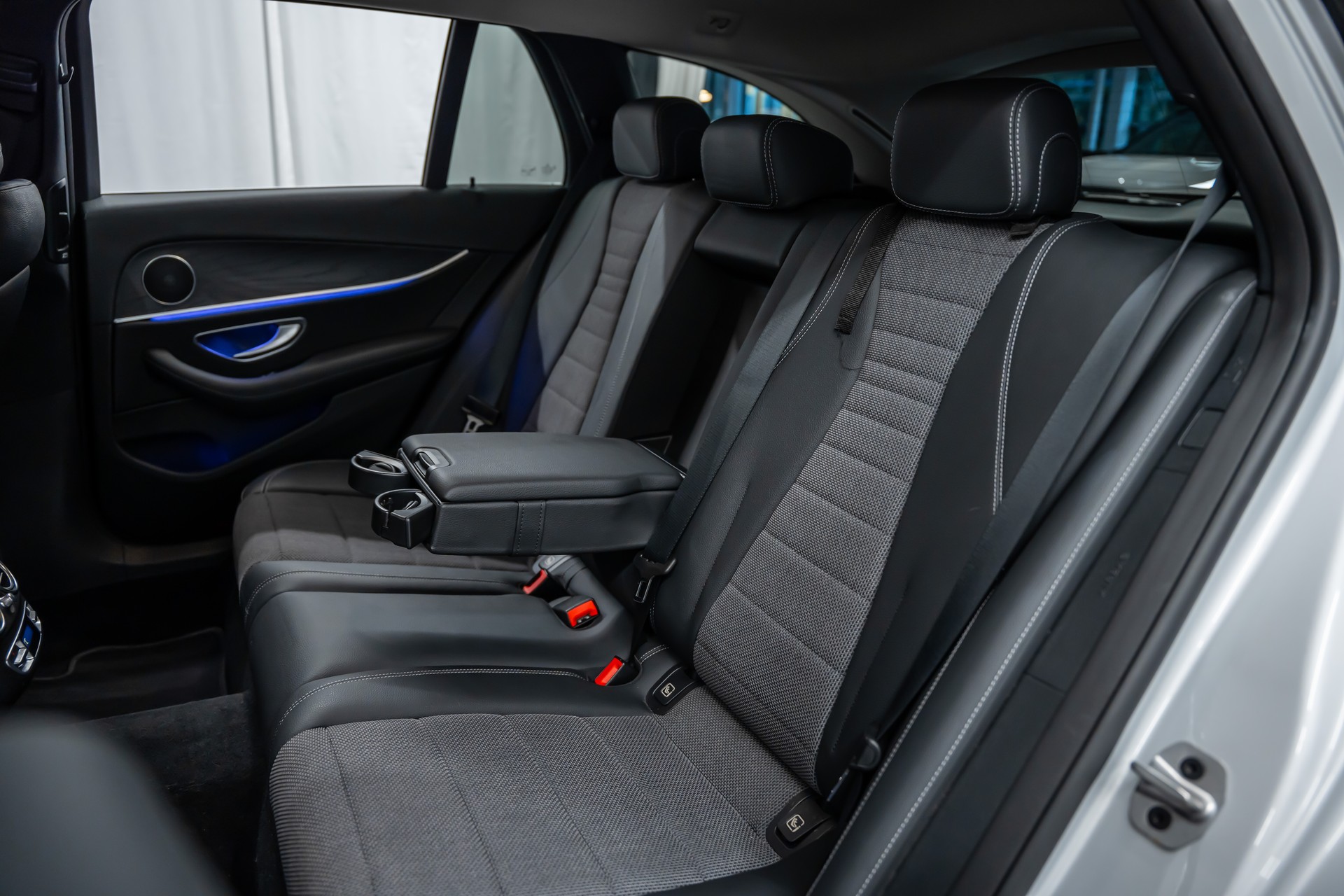 MERCEDES-BENZ E 300 de Avantgarde 9G-Tronic *Facelift*Panorama*Head-Up*Fahrassist*360°*-image-15