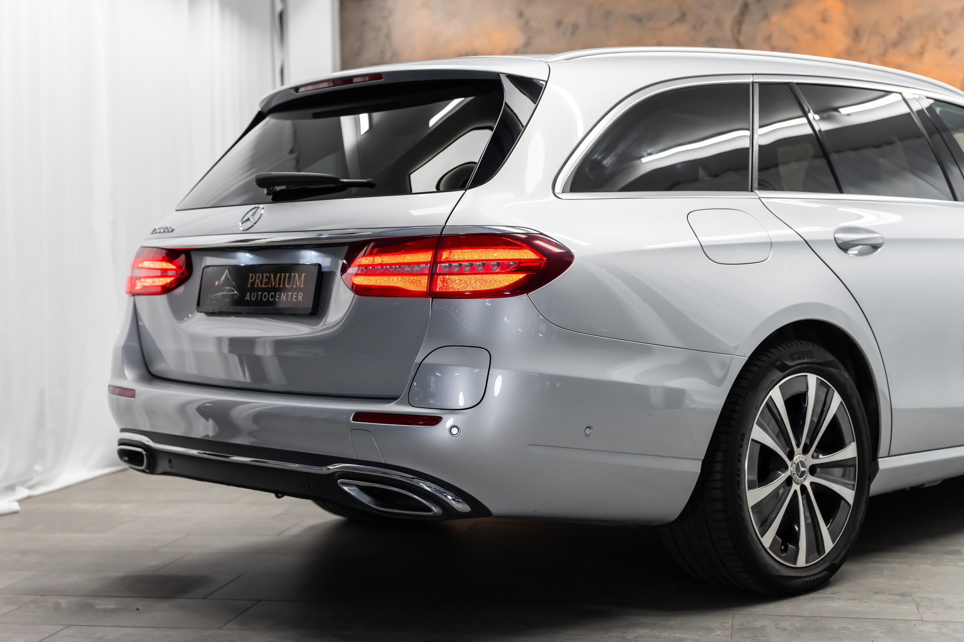 MERCEDES-BENZ E 300 de Avantgarde 9G-Tronic *Facelift*Panorama*Head-Up*Fahrassist*360°*-image-7