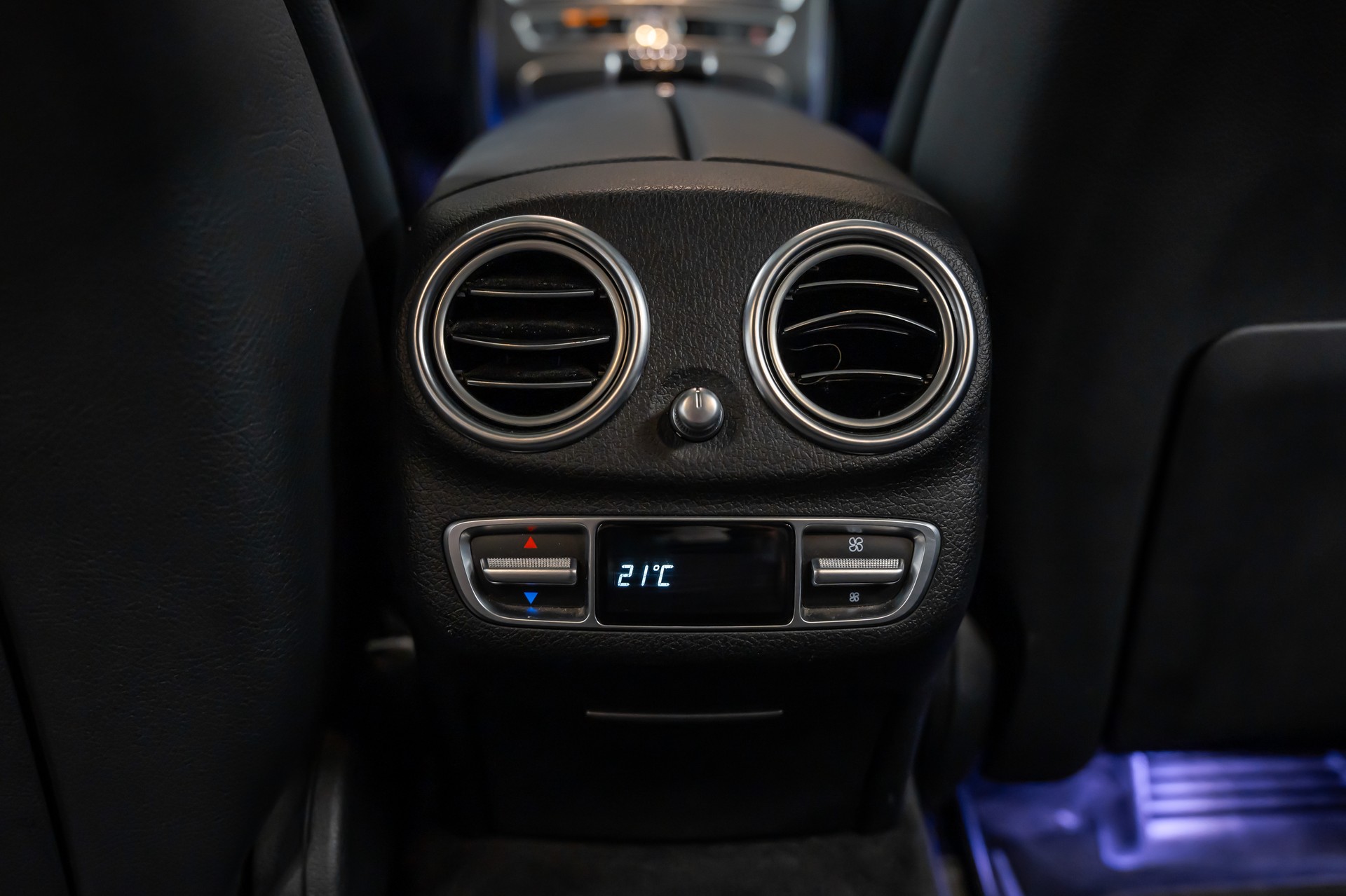 MERCEDES-BENZ E 300 de Avantgarde 9G-Tronic *Facelift*Panorama*Head-Up*Fahrassist*360°*-image-30