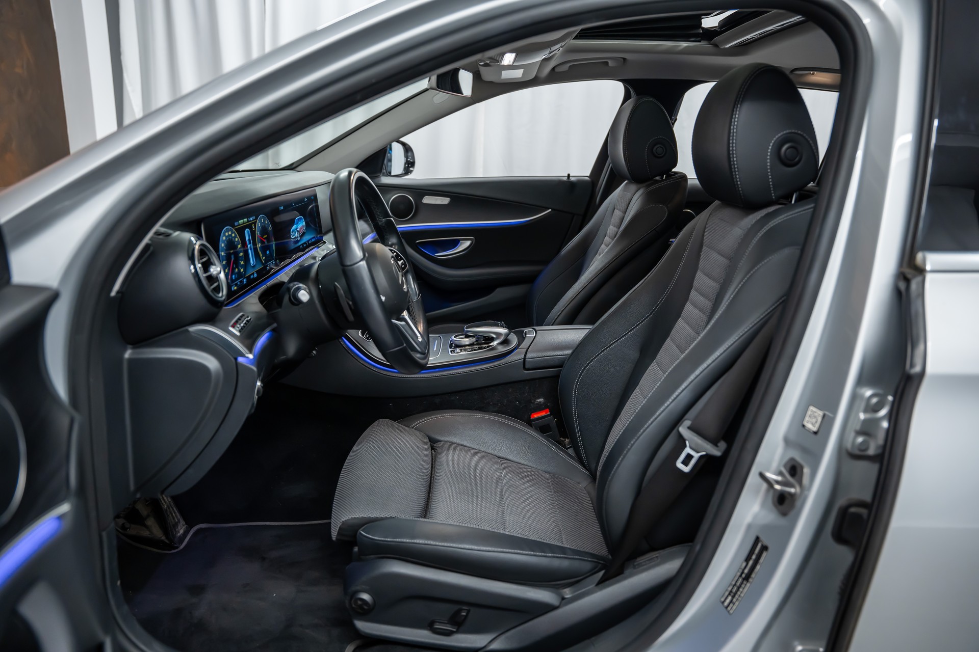 MERCEDES-BENZ E 300 de Avantgarde 9G-Tronic *Facelift*Panorama*Head-Up*Fahrassist*360°*-image-12