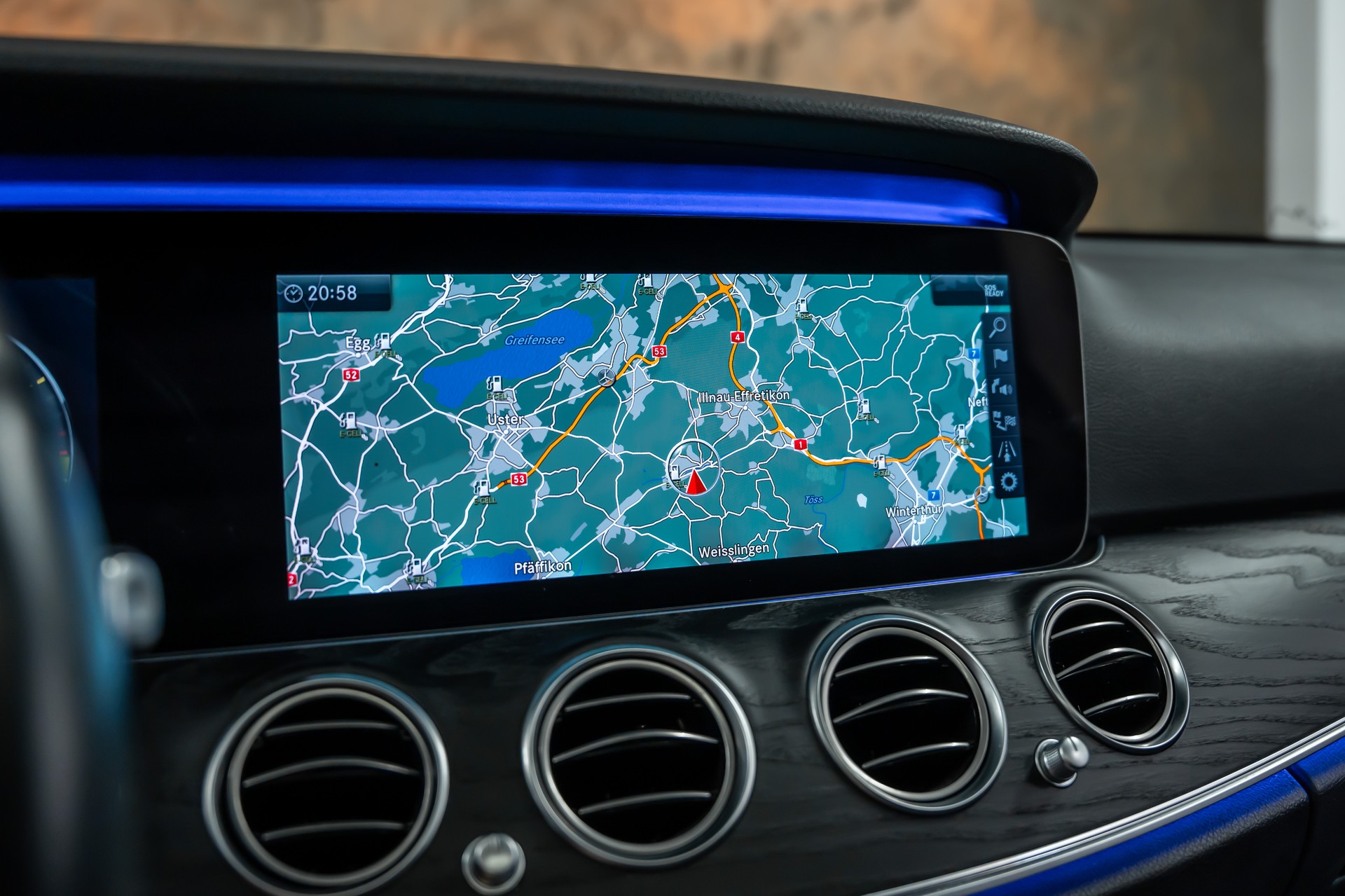 MERCEDES-BENZ E 300 de Avantgarde 9G-Tronic *Facelift*Panorama*Head-Up*Fahrassist*360°*-image-29