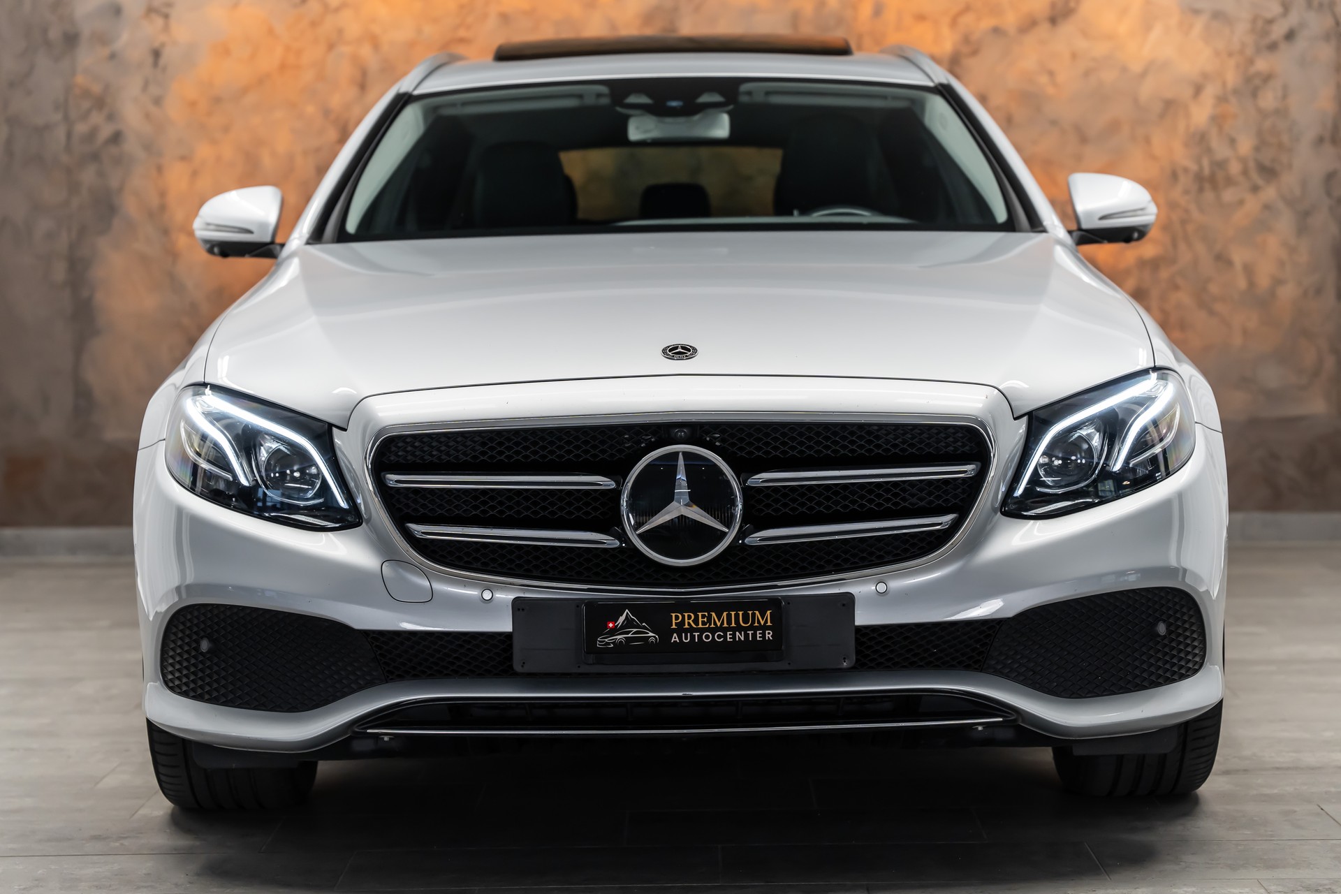 MERCEDES-BENZ E 300 de Avantgarde 9G-Tronic *Facelift*Panorama*Head-Up*Fahrassist*360°*-image-5