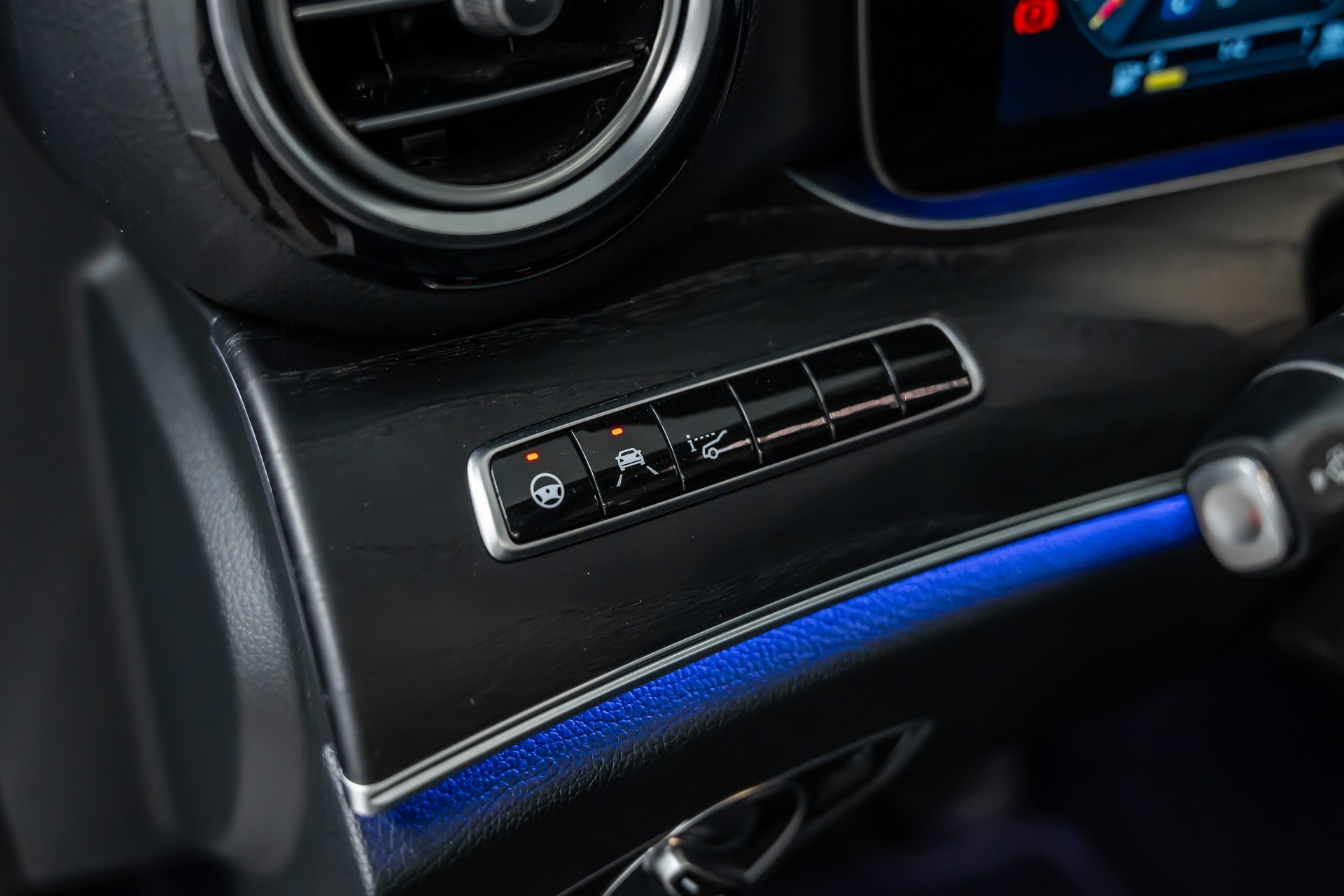 MERCEDES-BENZ E 300 de Avantgarde 9G-Tronic *Facelift*Panorama*Head-Up*Fahrassist*360°*-image-20