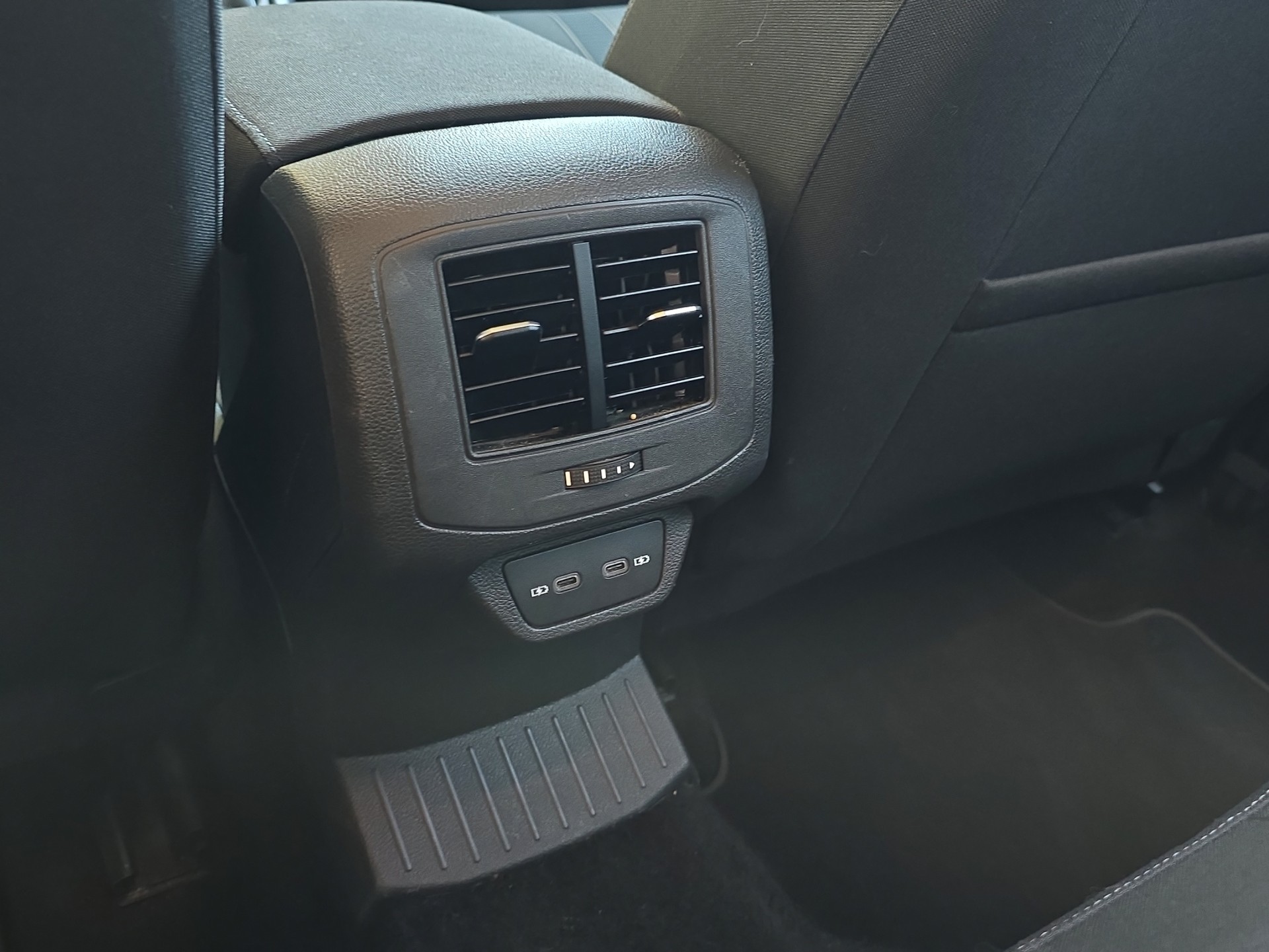 VW T-Roc 1.5 TSI Life United DSG-image-17