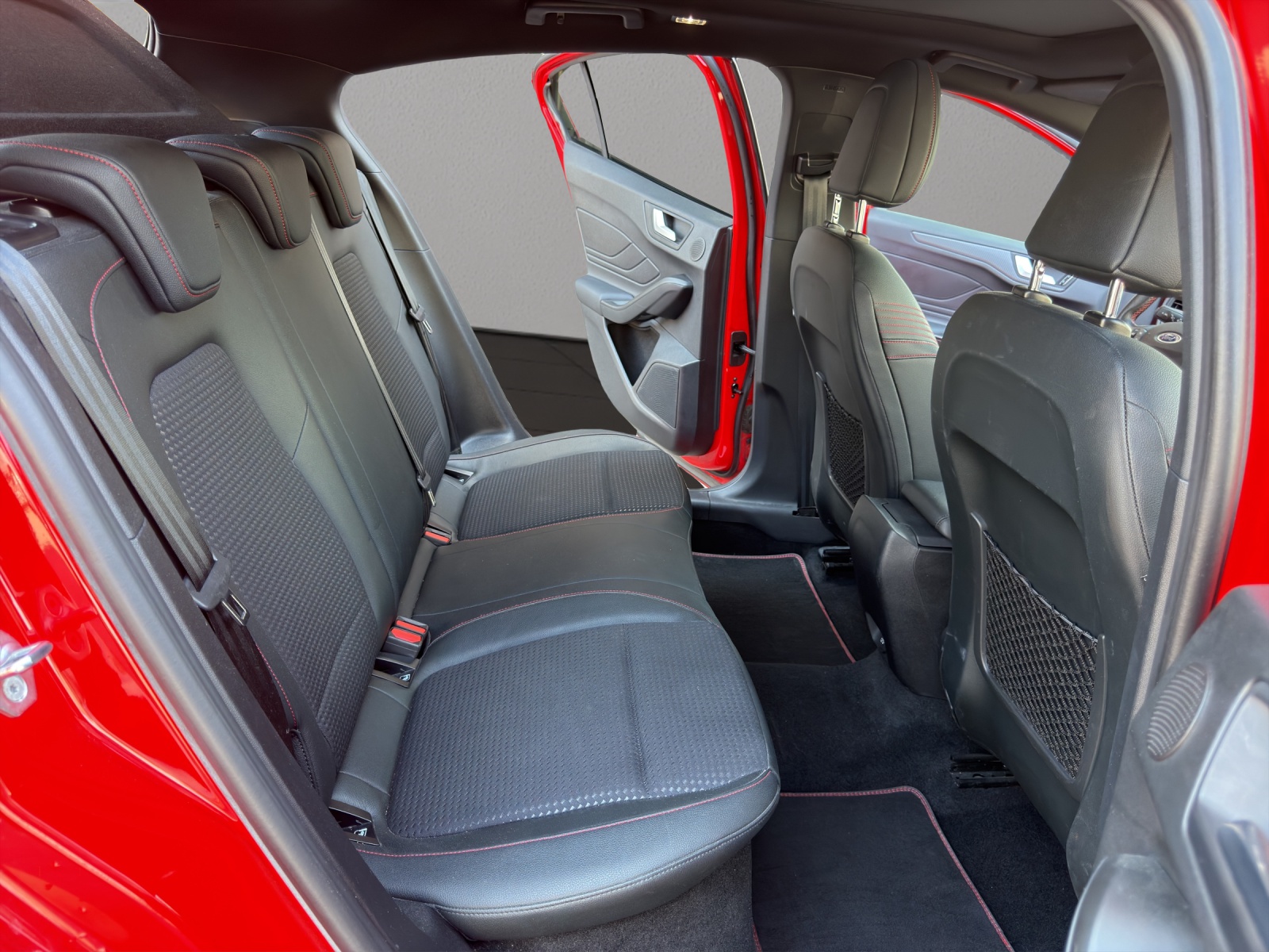 FORD Focus 1.5 SCTi ST-Line-image-17