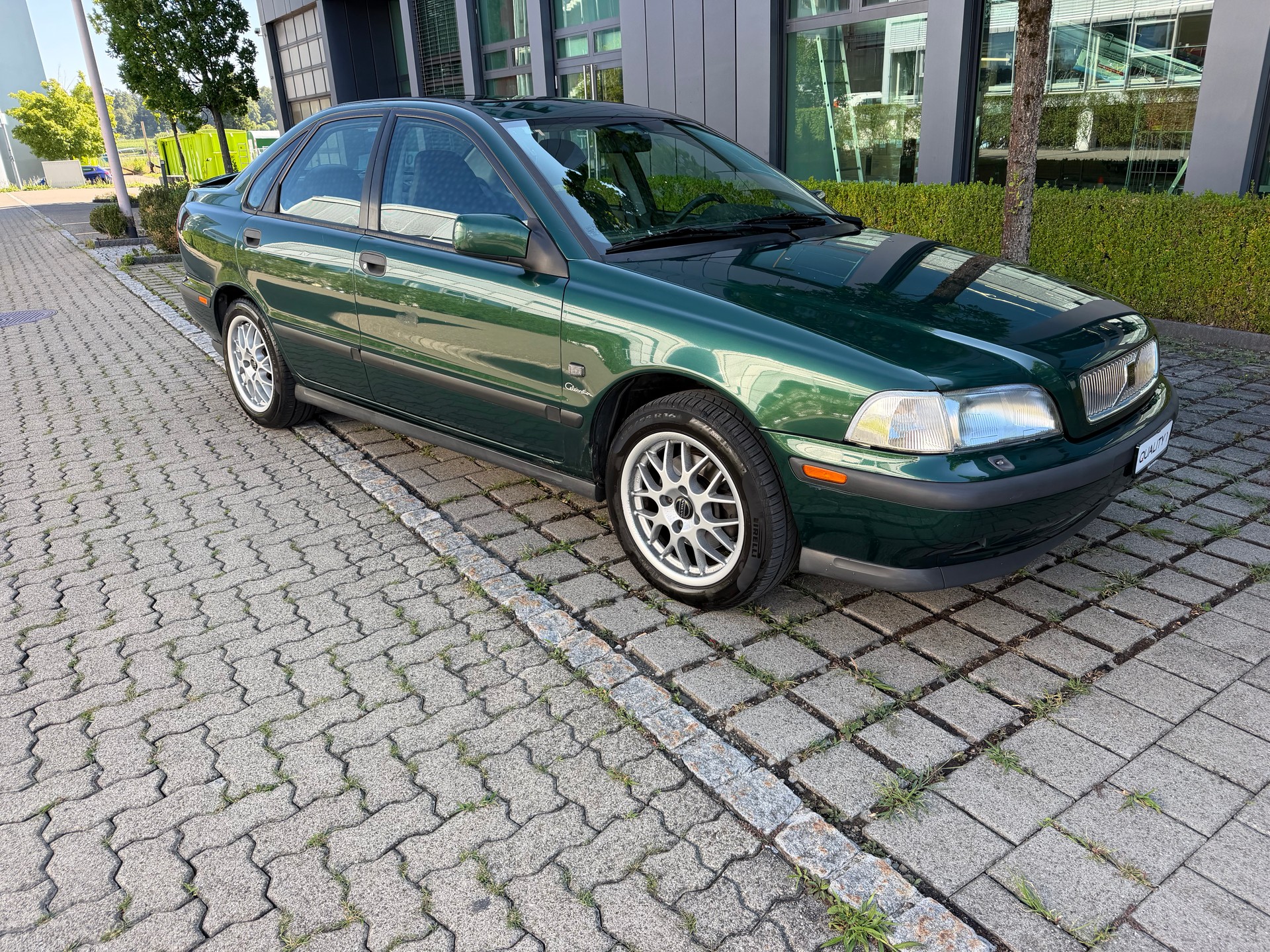 VOLVO S40 2.0-showroom-element-2