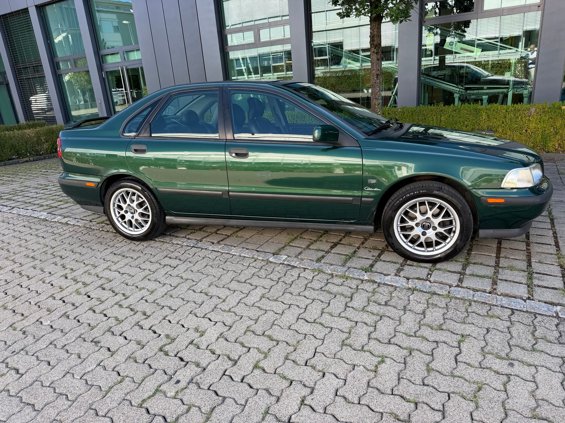 VOLVO S40 2.0-showroom-element-3