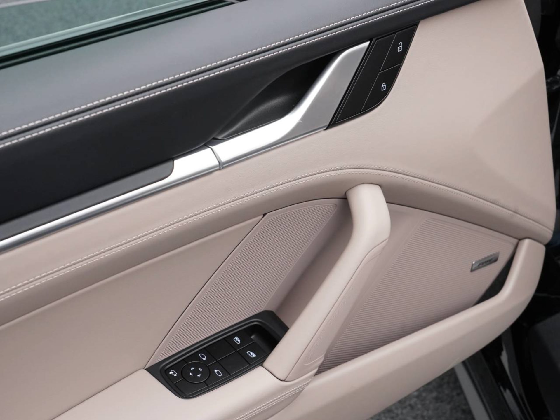 PORSCHE 911 Targa 4S-image-21