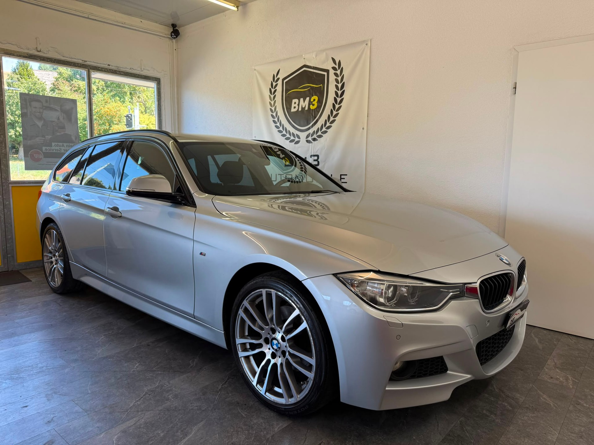 BMW 320d xDrive Touring Steptronic-image-6