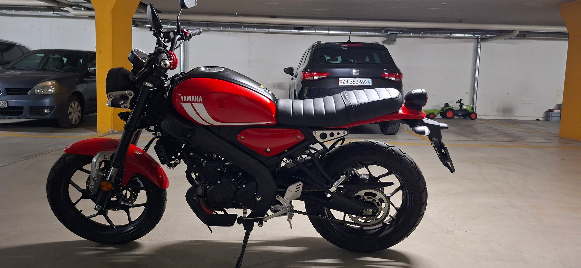 YAMAHA XSR 125 Wie neu! Inkl. 1000km Service & 5 Jahre Garantie-image-3