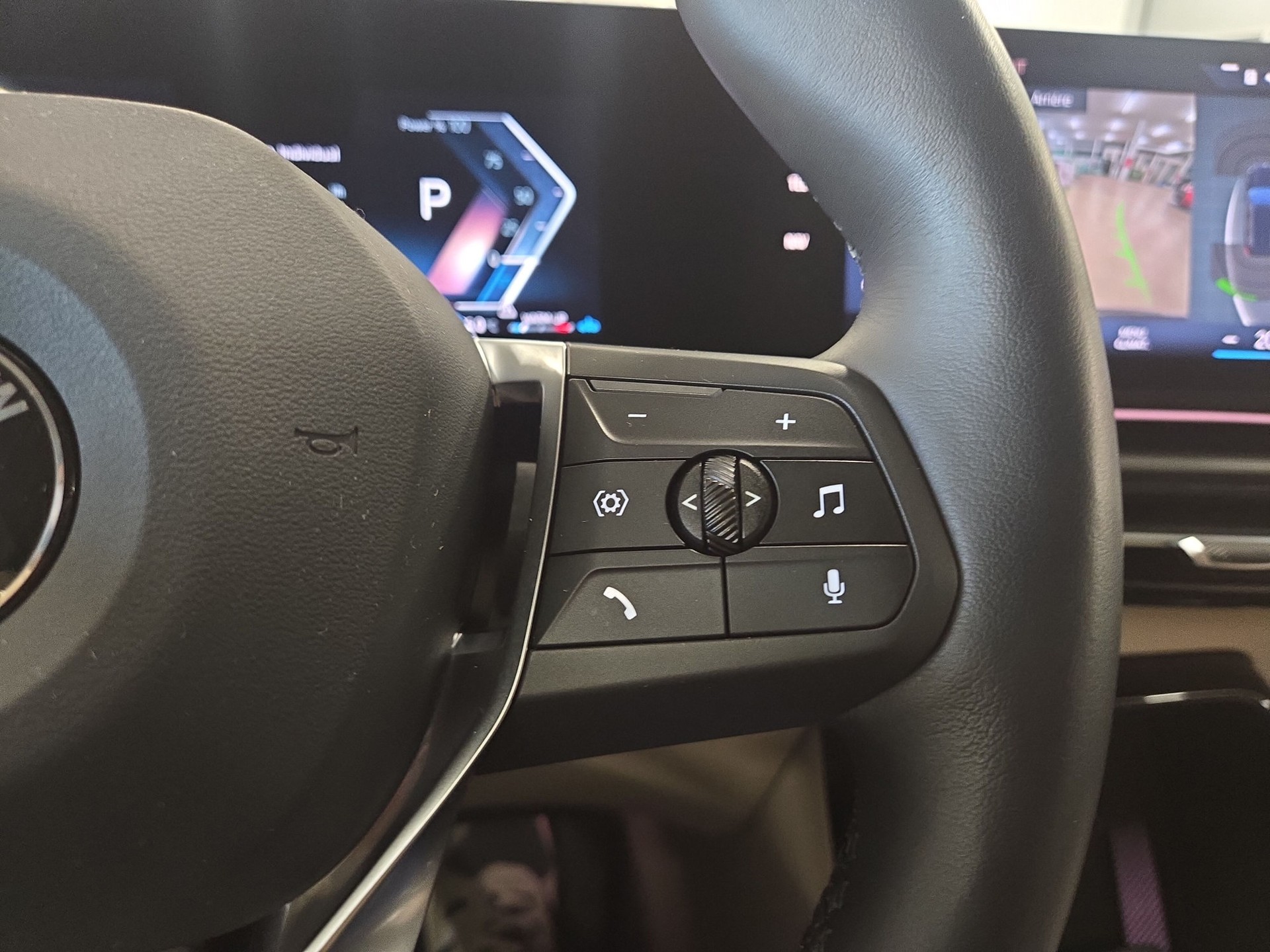 BMW X1 sDrive 18i xLine-image-14