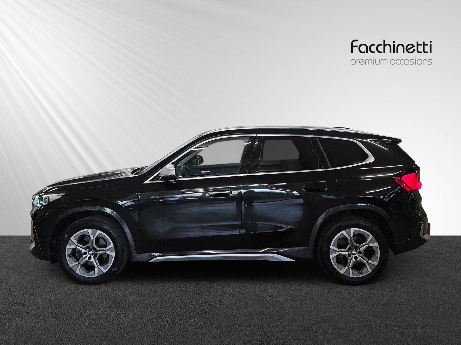 BMW X1 sDrive 18i xLine-showroom-element-1