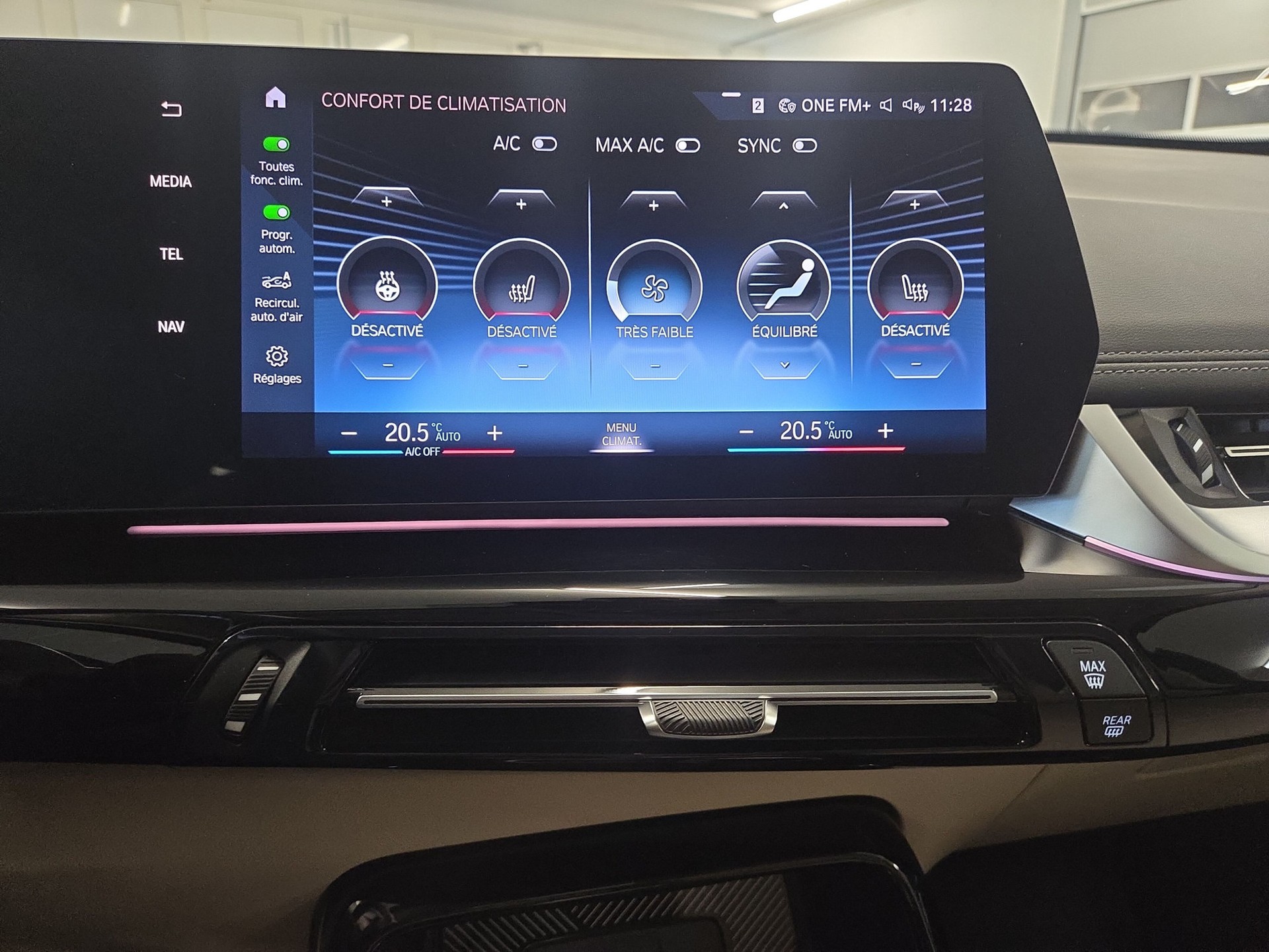 BMW X1 sDrive 18i xLine-image-15
