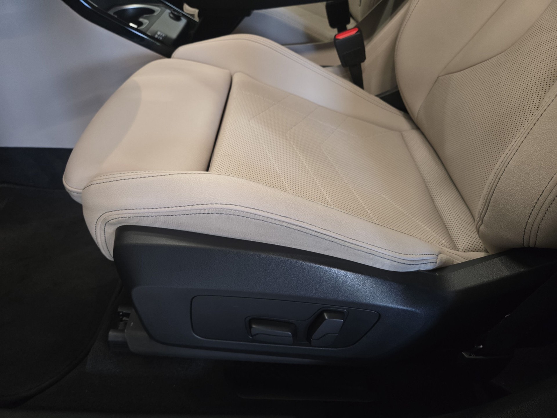BMW X1 sDrive 18i xLine-image-18