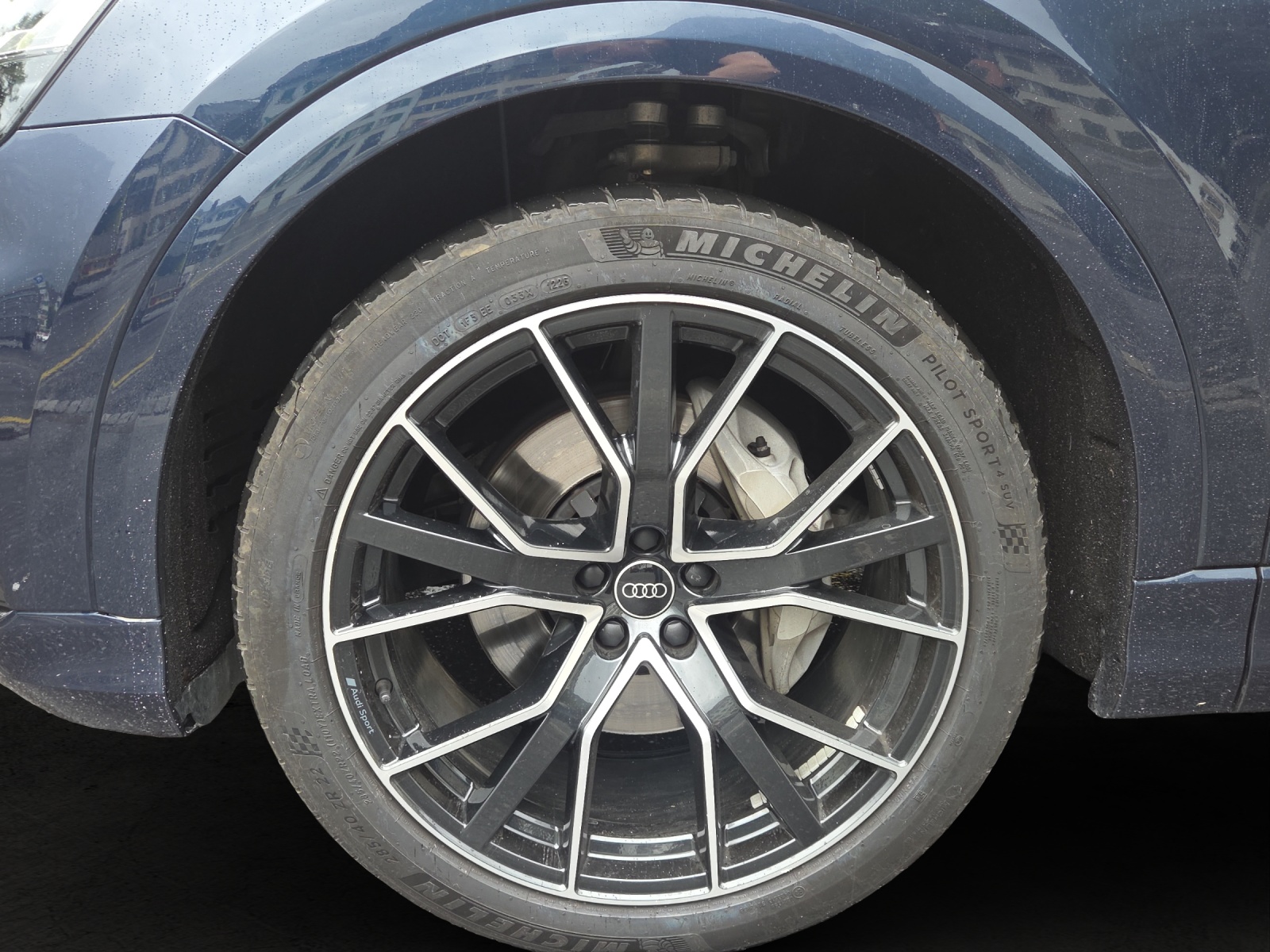 AUDI Q8 55 TFSI quattro tiptronic-image-8