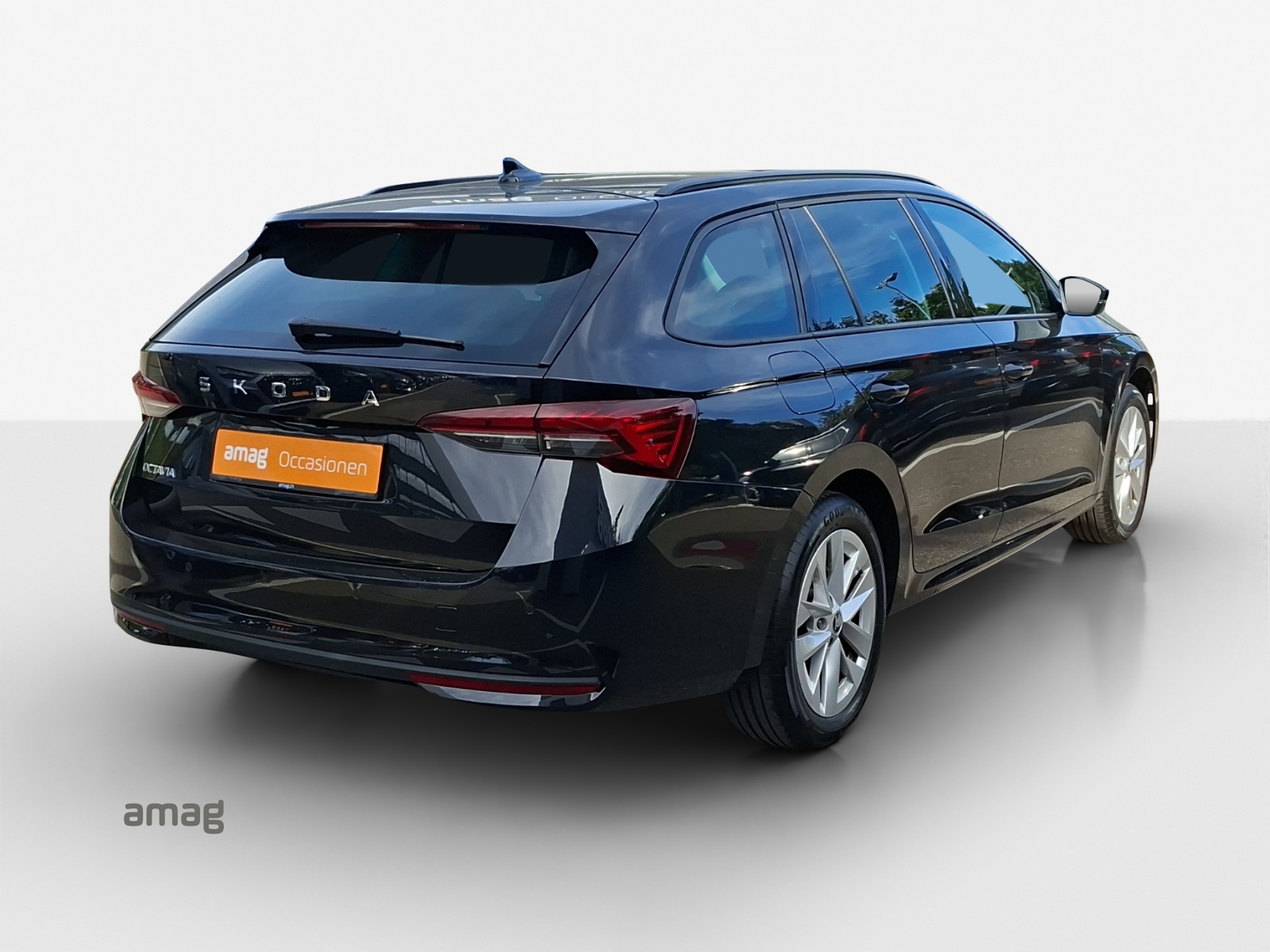 SKODA Octavia Combi 1.5 TSI mHEV DSG Dynamic-image-4