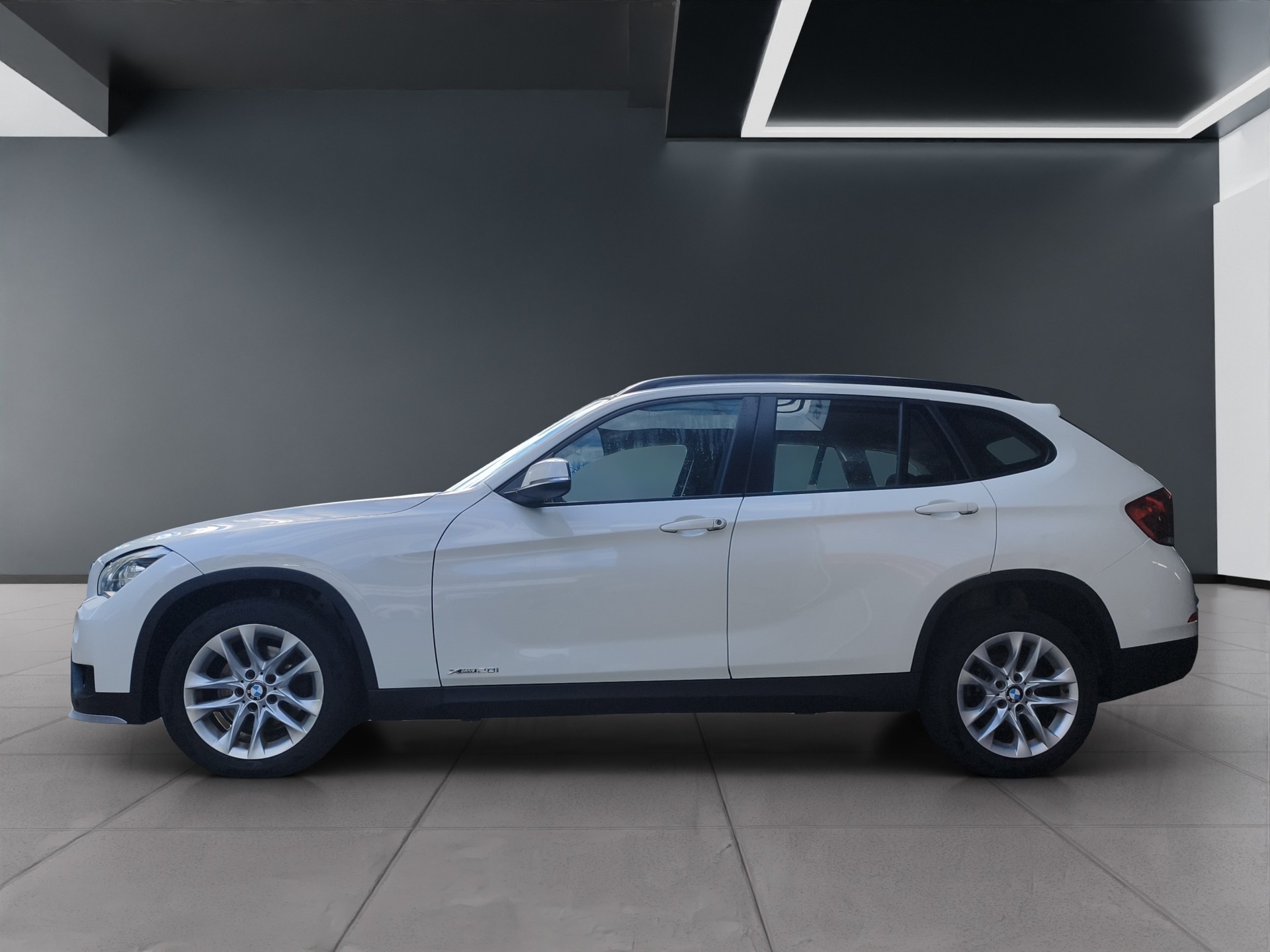 BMW X1 xDrive 20i Steptronic-showroom-element-1