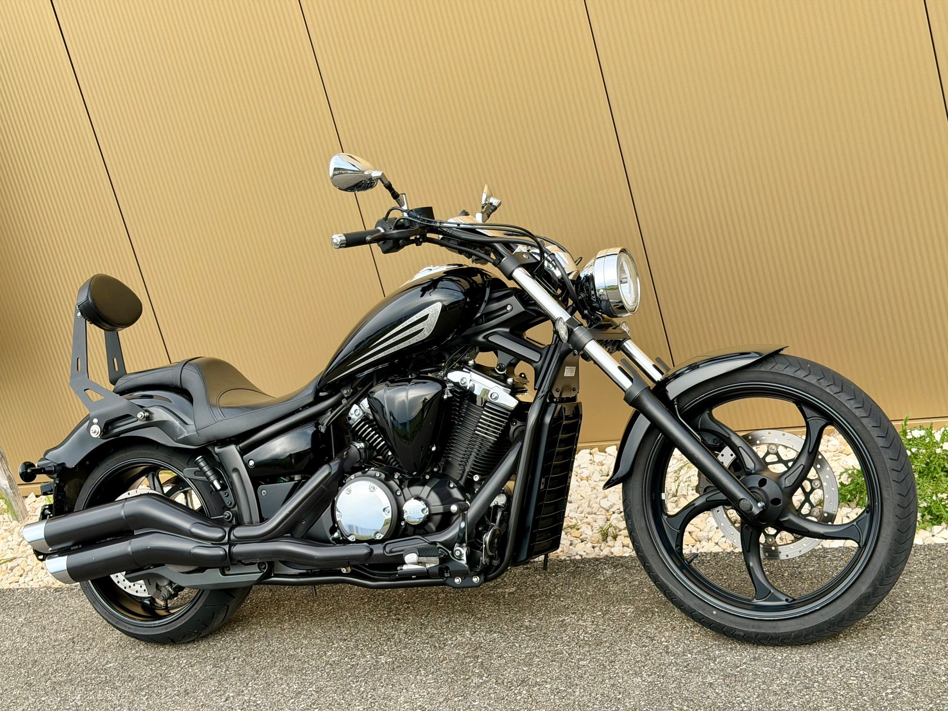 YAMAHA XVS 1300 Custom-image-2