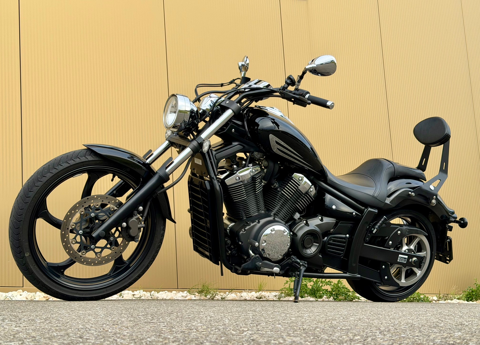 YAMAHA XVS 1300 Custom-image-9