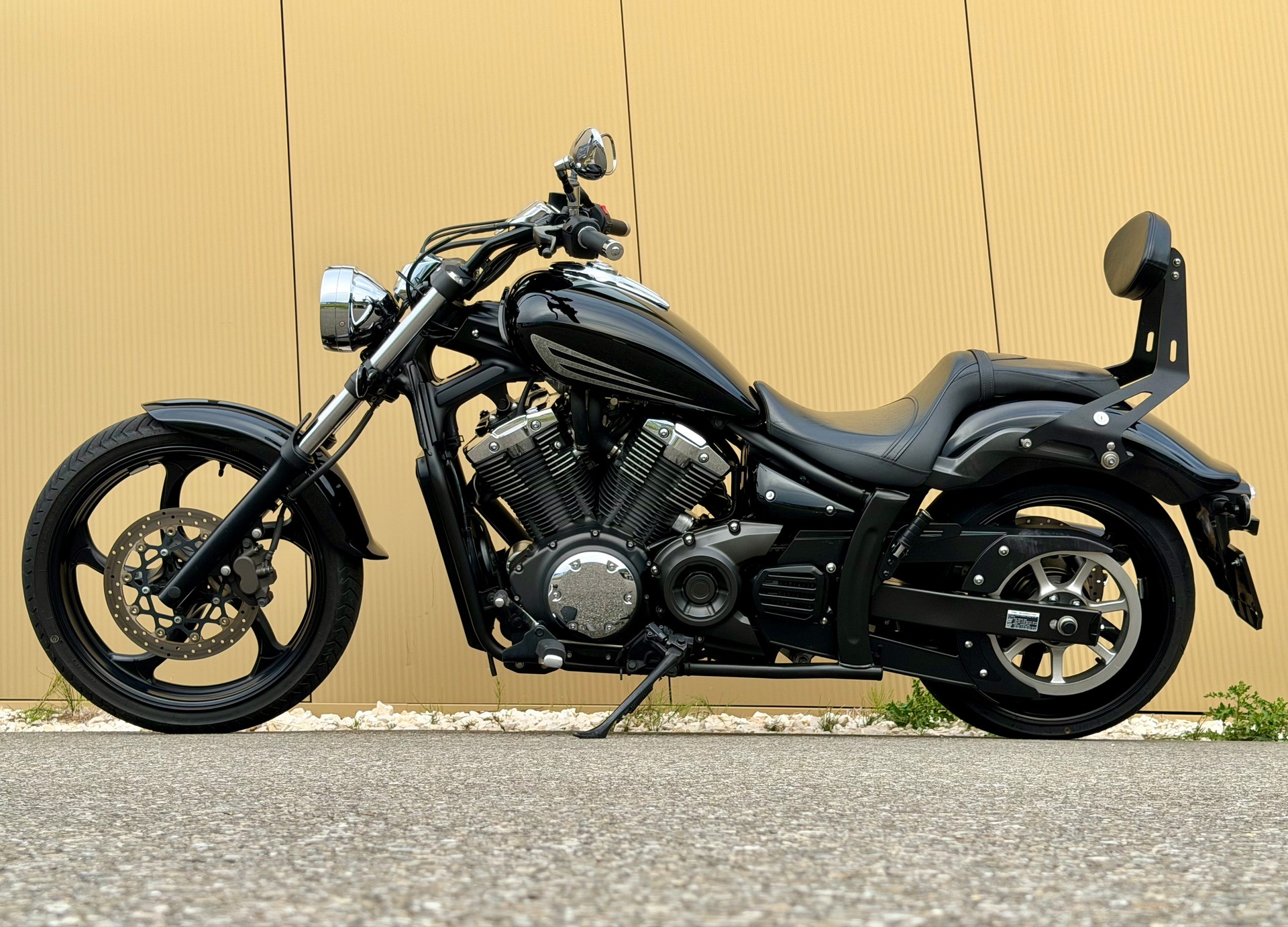 YAMAHA XVS 1300 Custom-image-10