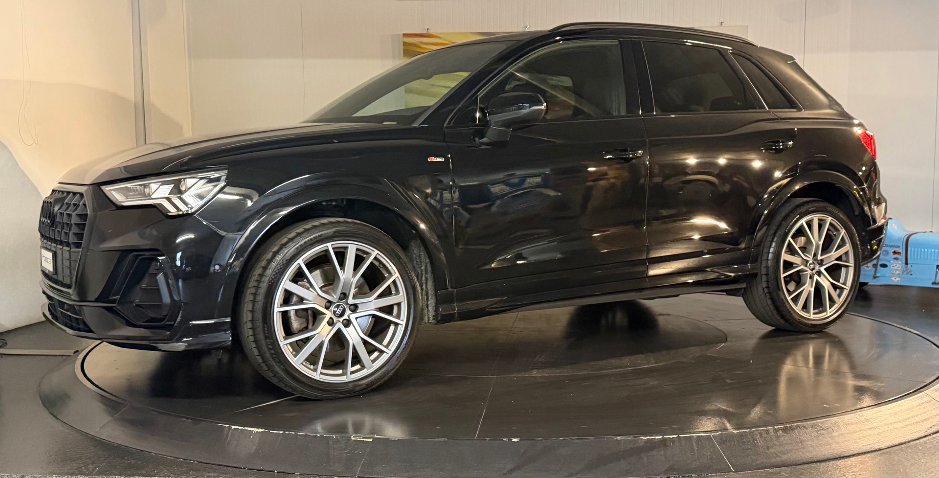 AUDI Q3 40 TFSI S line quattro S-tronic-showroom-element-1