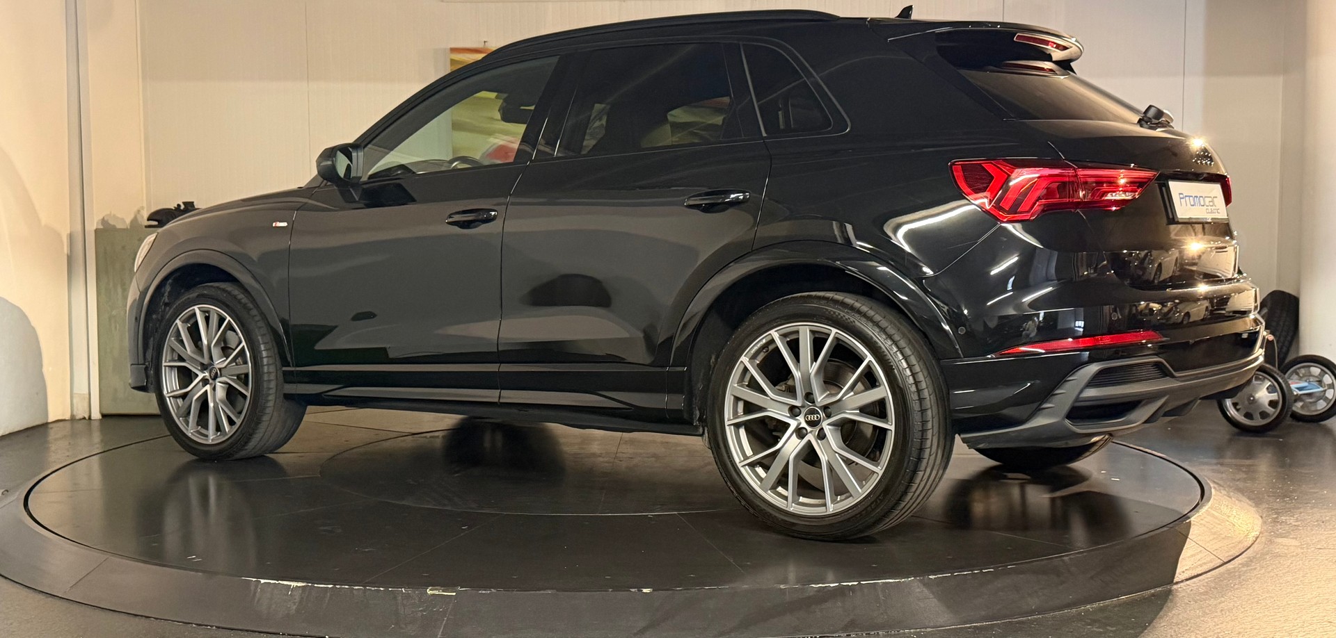 AUDI Q3 40 TFSI S line quattro S-tronic-showroom-element-3