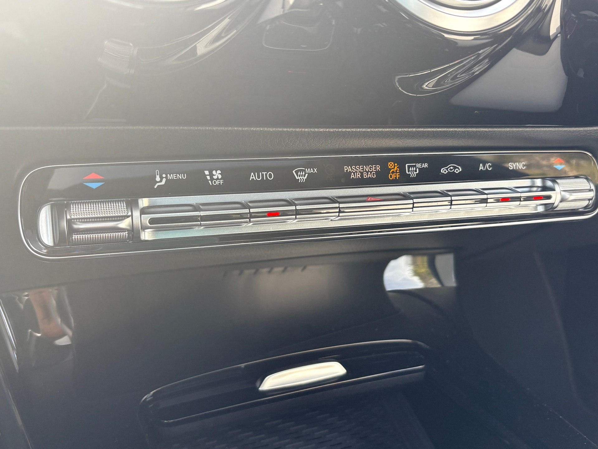 MERCEDES-BENZ CLA 250 4Matic AMG Line 7G-DCT-image-11