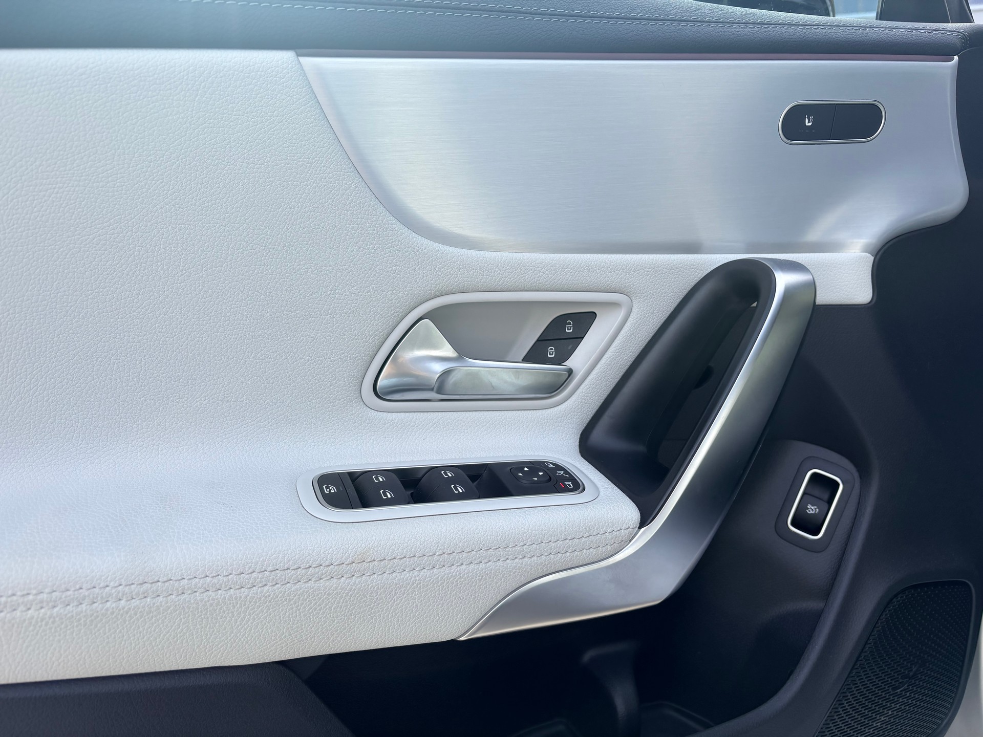 MERCEDES-BENZ CLA 250 4Matic AMG Line 7G-DCT-image-14