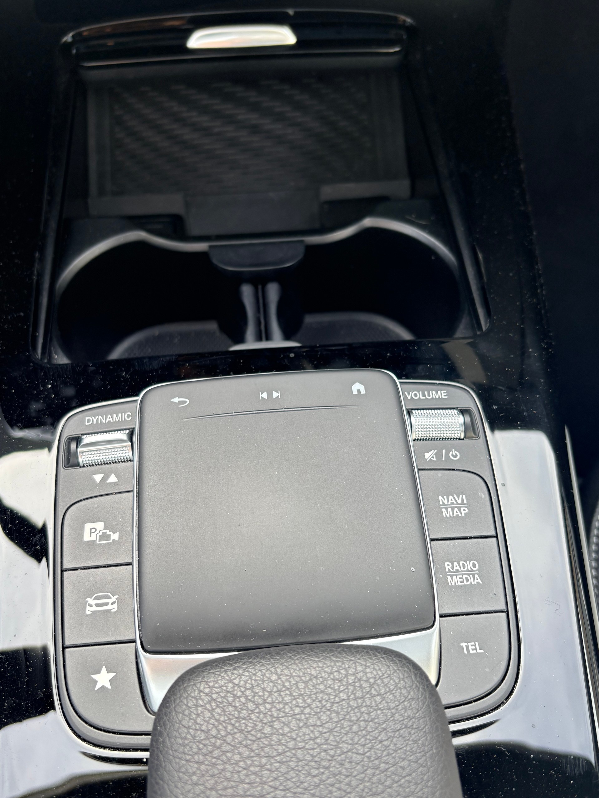 MERCEDES-BENZ CLA 250 4Matic AMG Line 7G-DCT-image-12