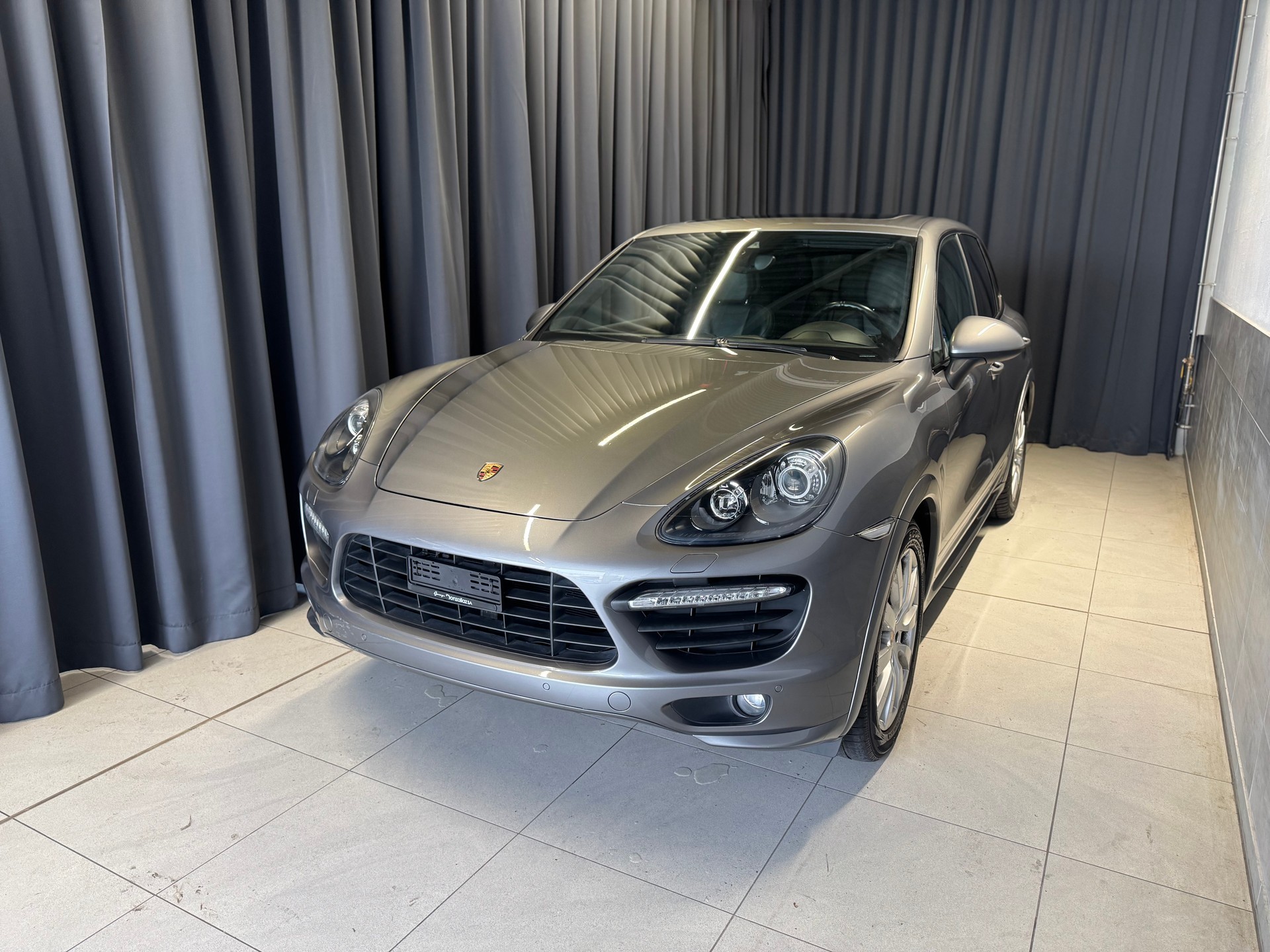 PORSCHE Cayenne GTS (49)-showroom-element-2