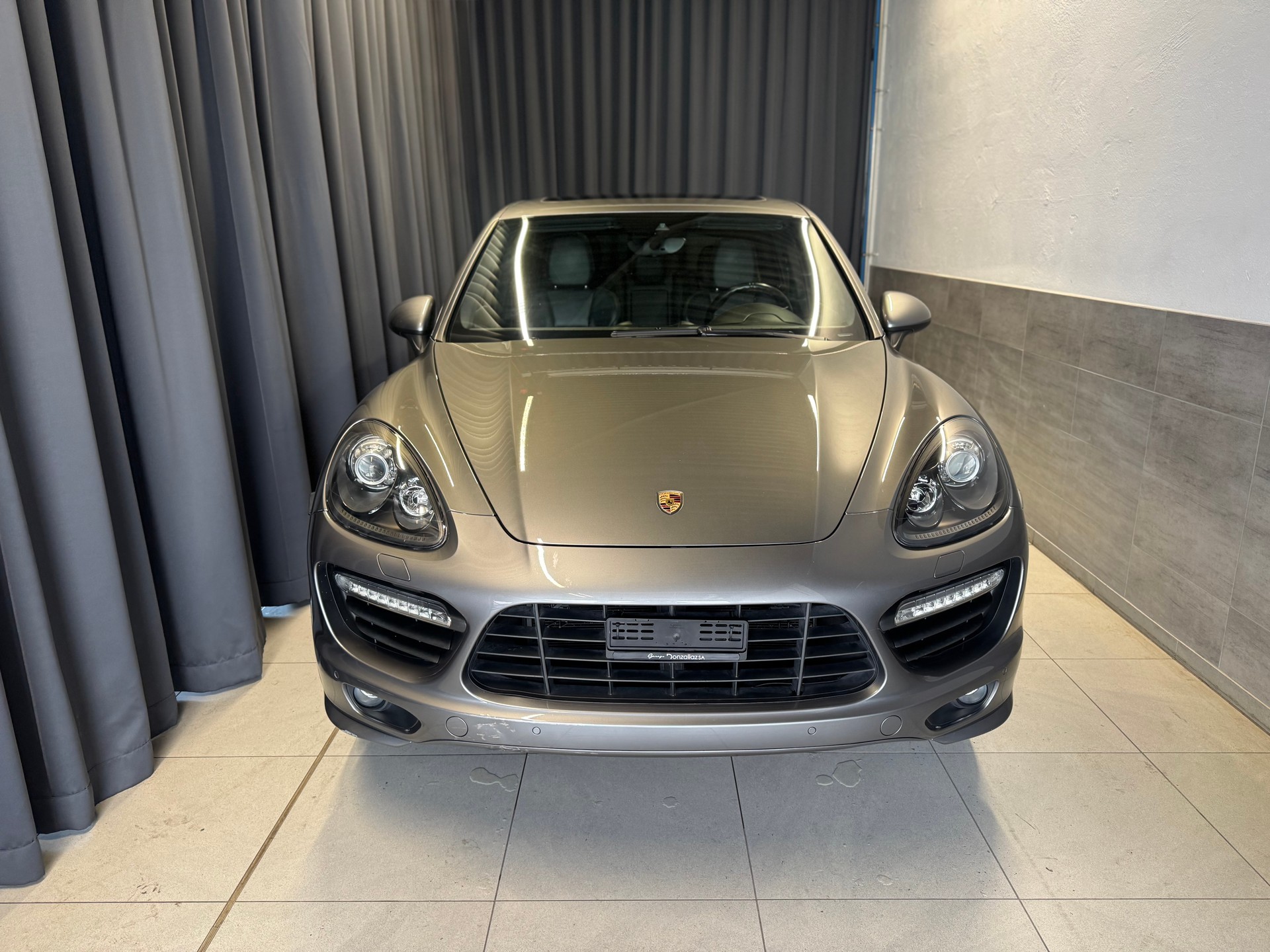 PORSCHE Cayenne GTS (49)-showroom-element-1