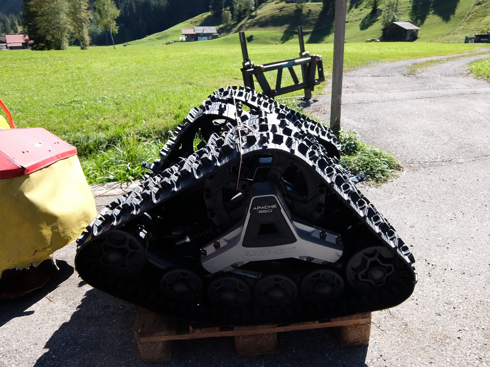 CAN-AM Raupen Apache 360-image-0