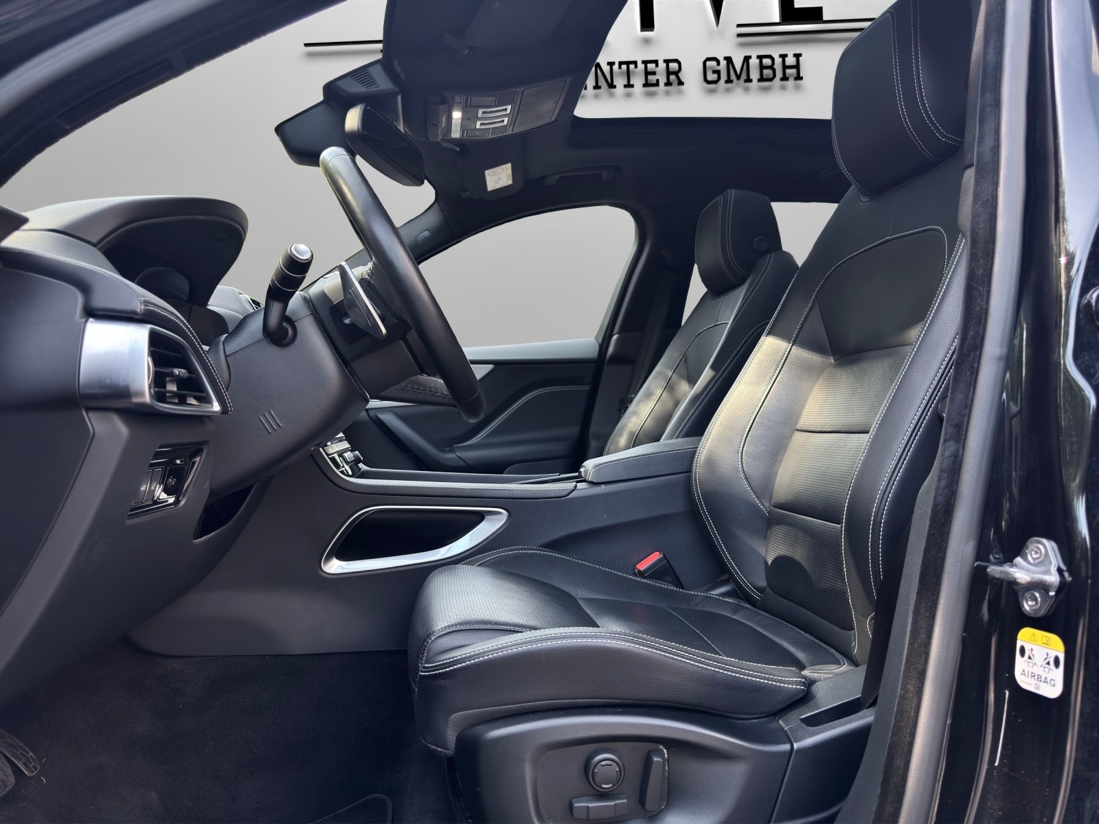 JAGUAR F-Pace 3.0 V6 Prestige AWD Automatik *Panorama-Schiebedach + Rückfahrkamera*-image-7