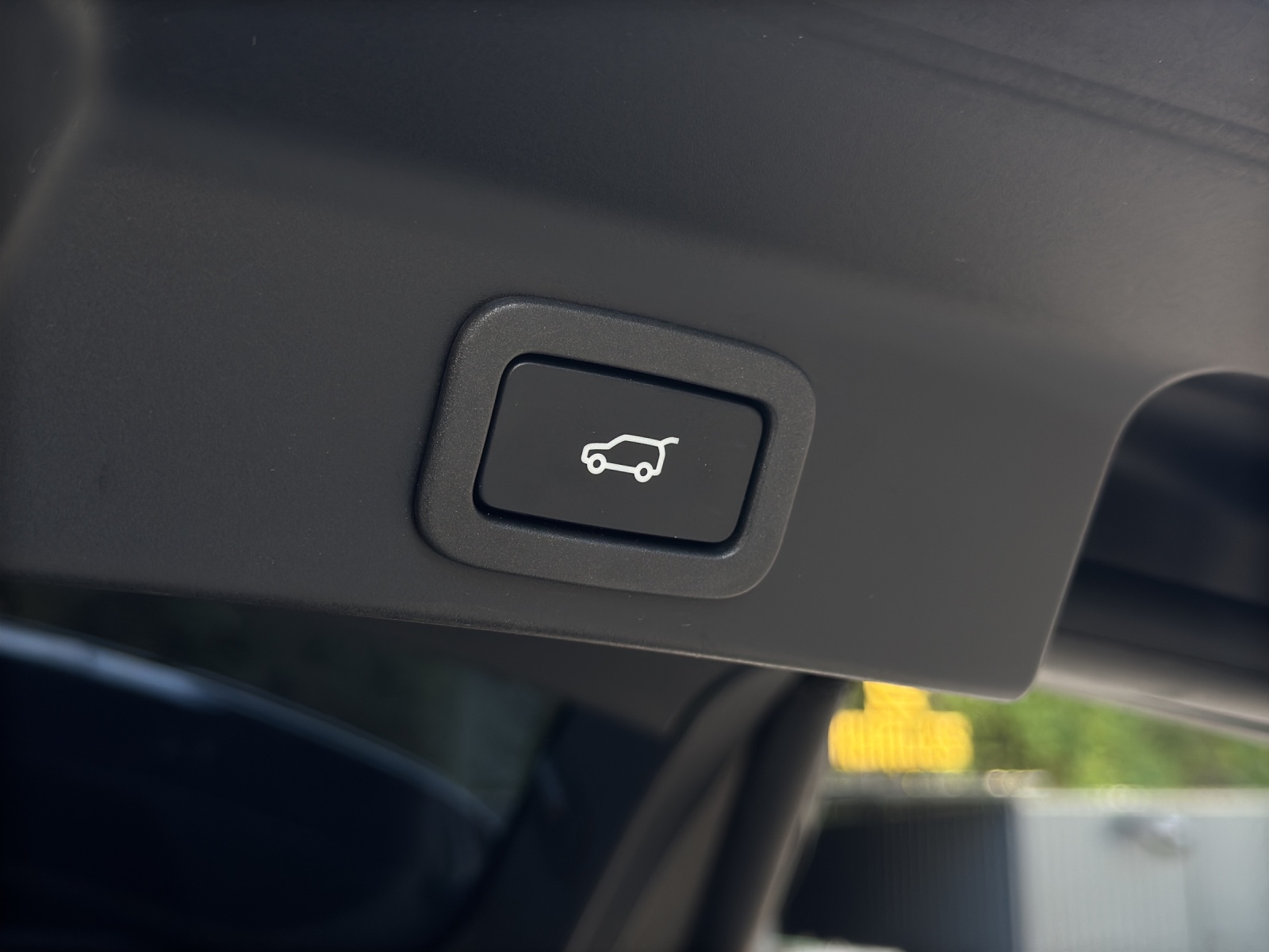 JAGUAR F-Pace 3.0 V6 Prestige AWD Automatik *Panorama-Schiebedach + Rückfahrkamera*-image-27