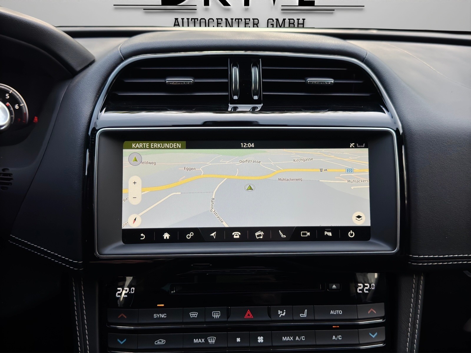JAGUAR F-Pace 3.0 V6 Prestige AWD Automatik *Panorama-Schiebedach + Rückfahrkamera*-image-15