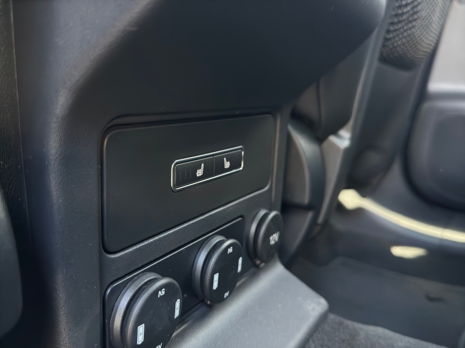 JAGUAR F-Pace 3.0 V6 Prestige AWD Automatik *Panorama-Schiebedach + Rückfahrkamera*-image-26