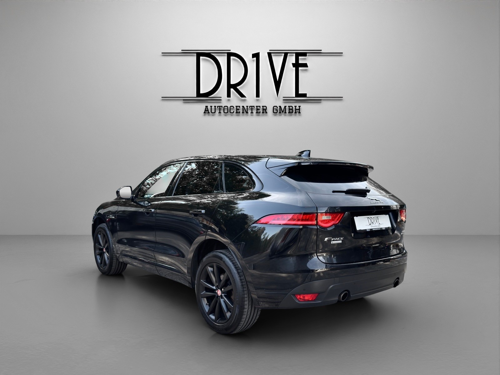 JAGUAR F-Pace 3.0 V6 Prestige AWD Automatik *Panorama-Schiebedach + Rückfahrkamera*-image-6