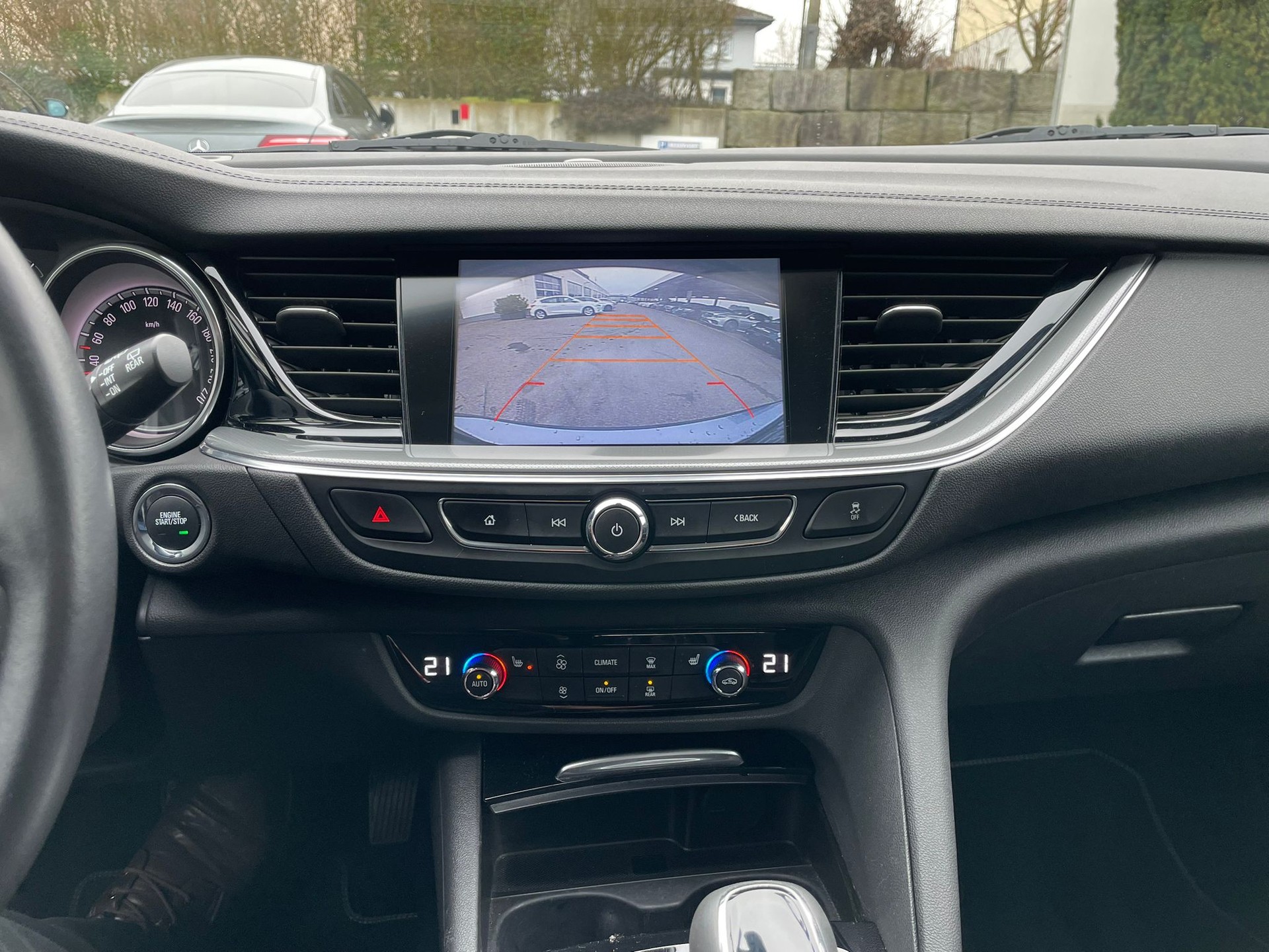 OPEL Insignia 2.0 CDTI Sports Tourer Edition Automatic-image-11