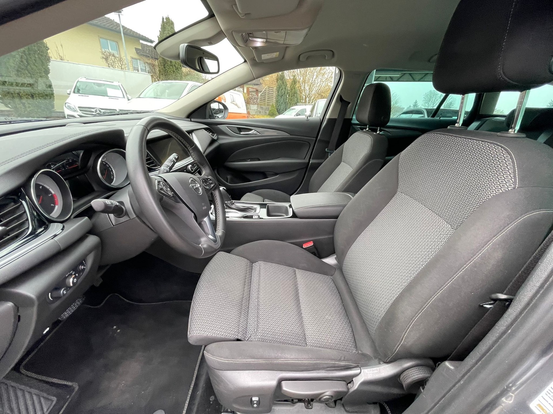 OPEL Insignia 2.0 CDTI Sports Tourer Edition Automatic-image-12